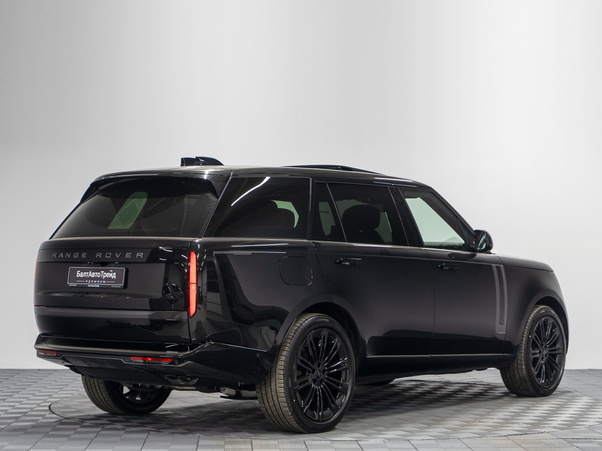 Автомобиль Land Rover Range Rover P530 MHEV Long 4.4 AT (530 л.с.) 4WD - 6