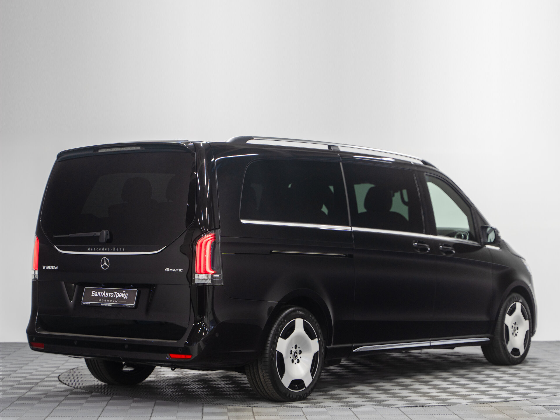 Автомобиль Mercedes-Benz V-Класс 300 d экстра длинный 2.0d AT (237 л.с.) 4WD - 6