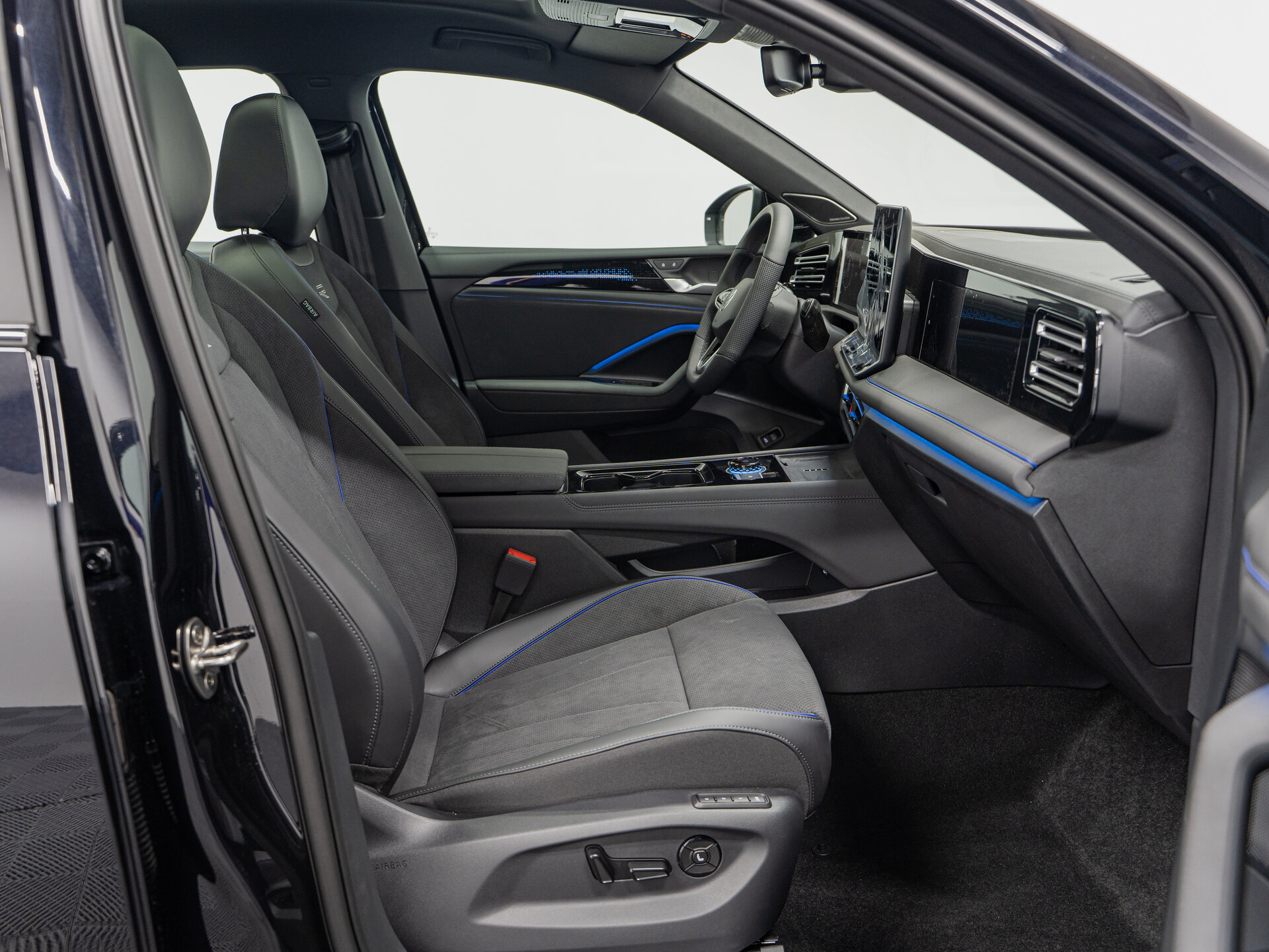 Автомобиль Volkswagen Tiguan L Pro 2.0 AMT (220 л.с.) 4WD - 13