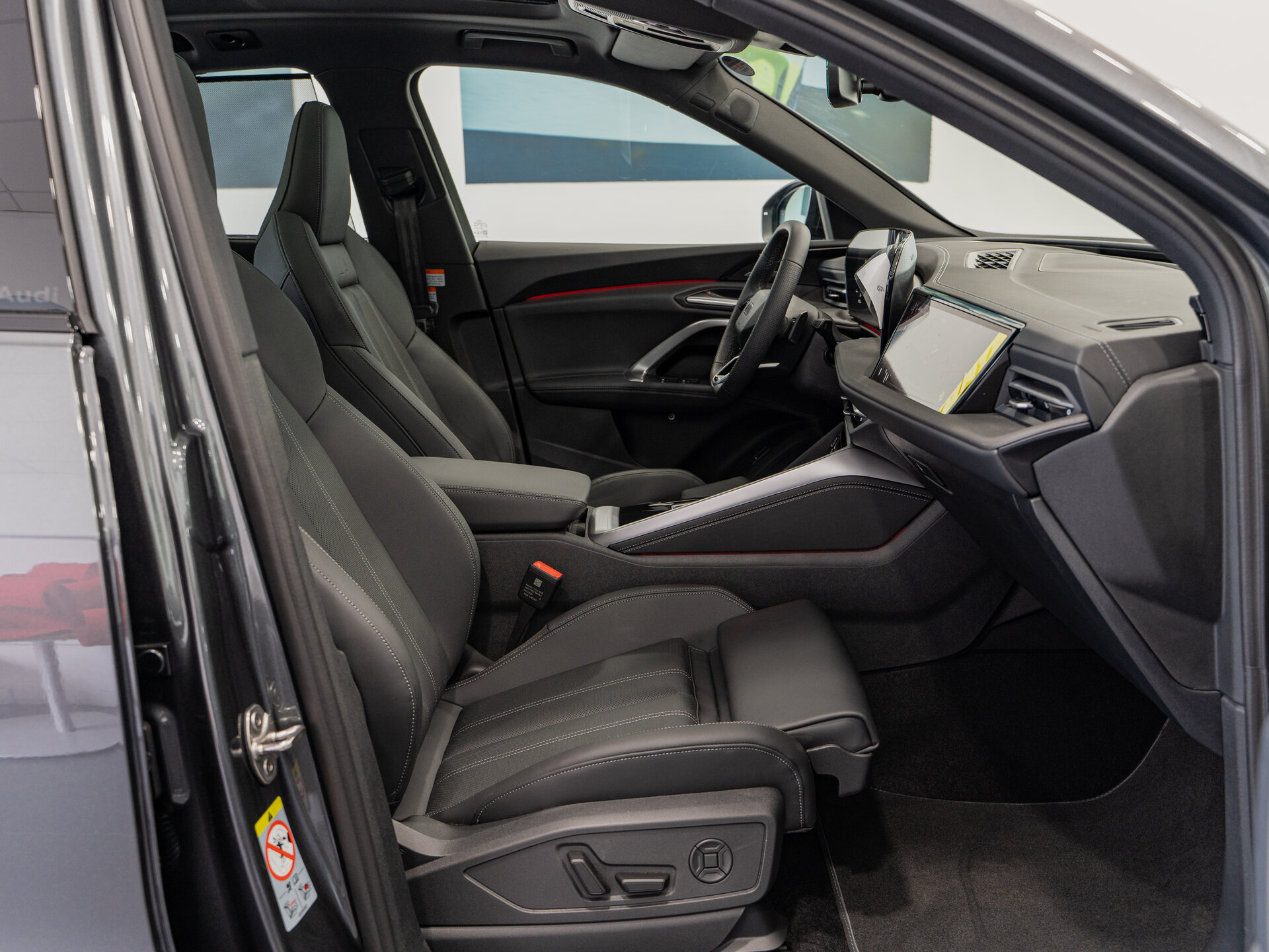 Автомобиль Audi Q5 45 TFSI 2.0 AMT (272 л.с.) 4WD - 8