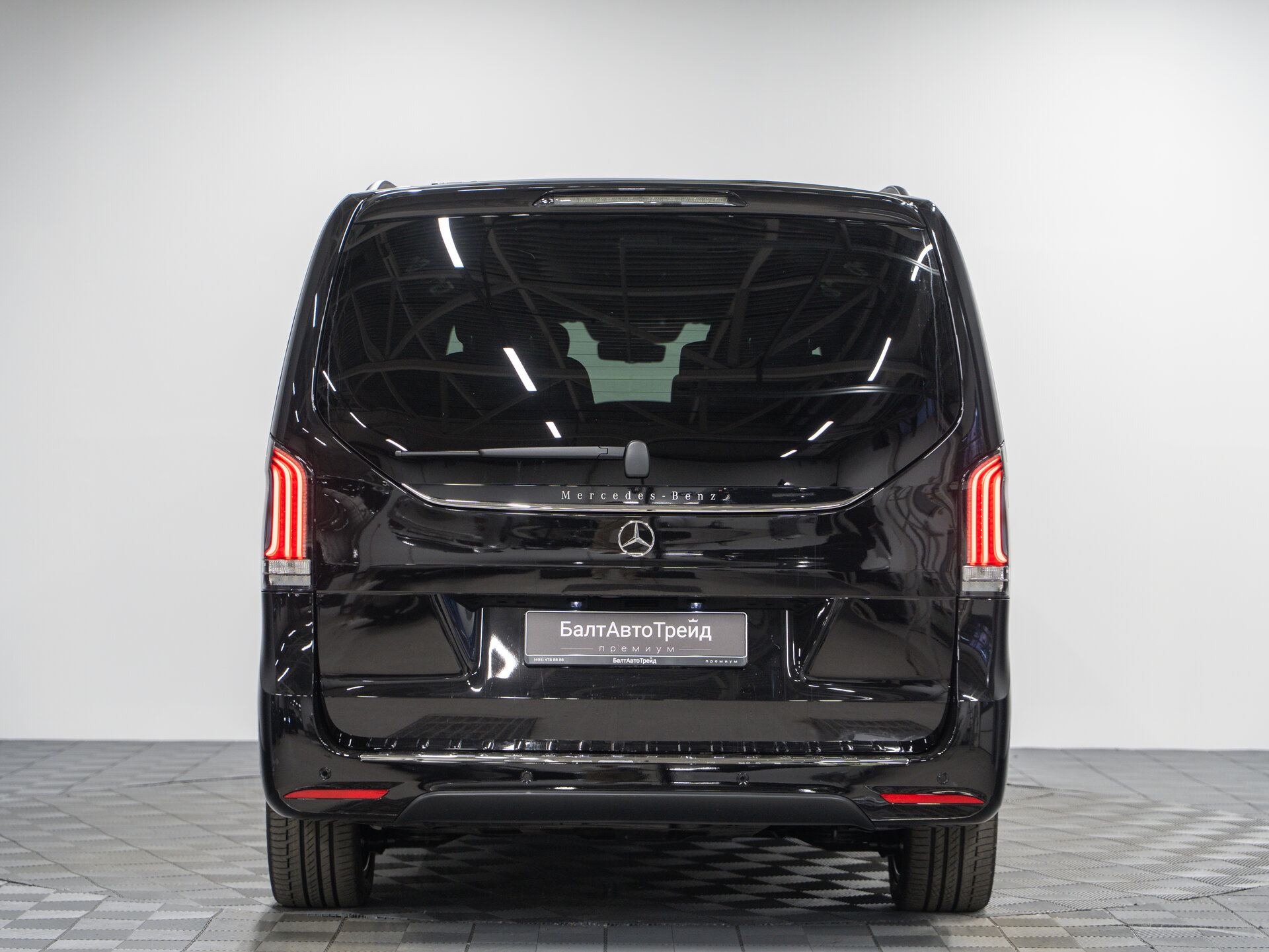 Автомобиль Mercedes-Benz V-Класс 300 d экстра длинный 2.0d AT (237 л.с.) 4WD - 8