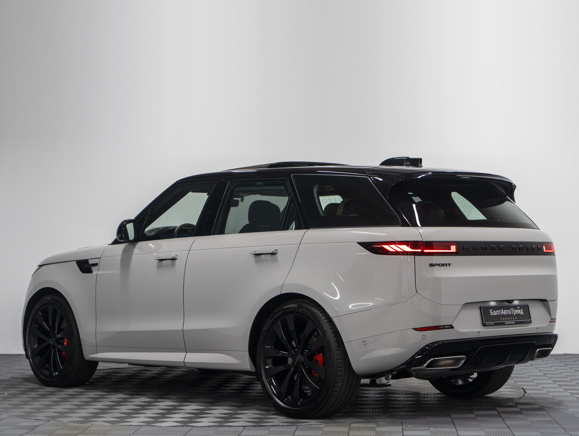 Автомобиль Land Rover Range Rover Sport P400 MHEV 3.0 AT (400 л.с.) 4WD - 9