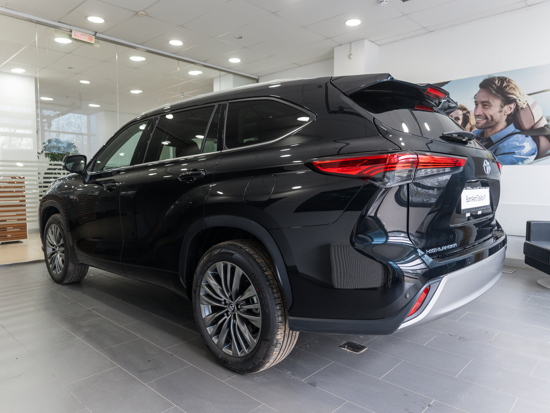 Автомобиль Toyota Highlander 2.0 AT (248 л.с.) 4WD - 6