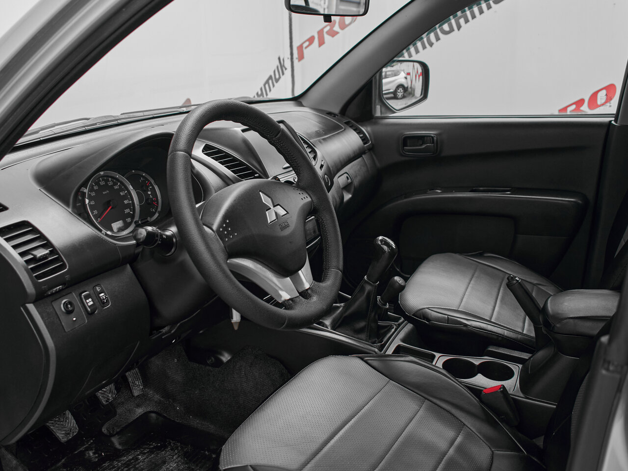 Купить Mitsubishi L200 2.5d MT (136 л.с.) 4WD, 2013 в Екатеренбурге