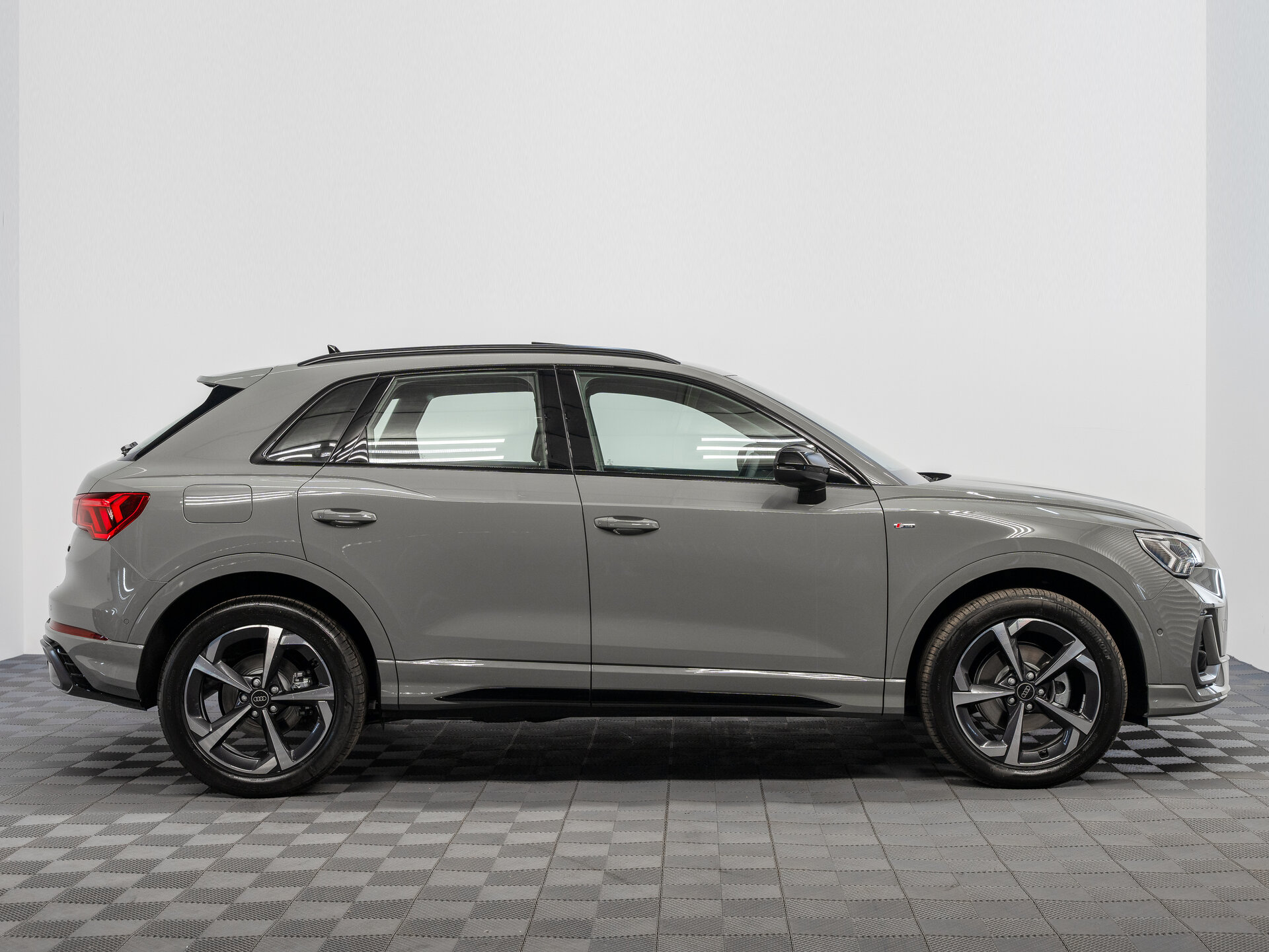 Автомобиль Audi Q3 35 TFSI 1.5 AMT (160 л.с.) - 4