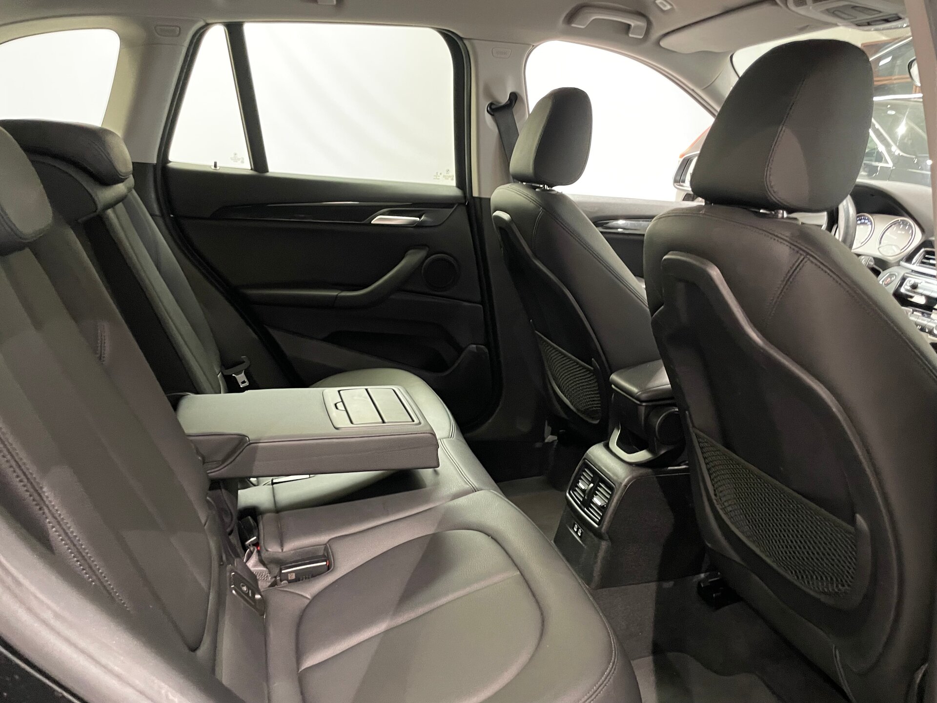 Автомобиль BMW X1 18i sDrive 1.5 AMT (140 л.с.) - 10