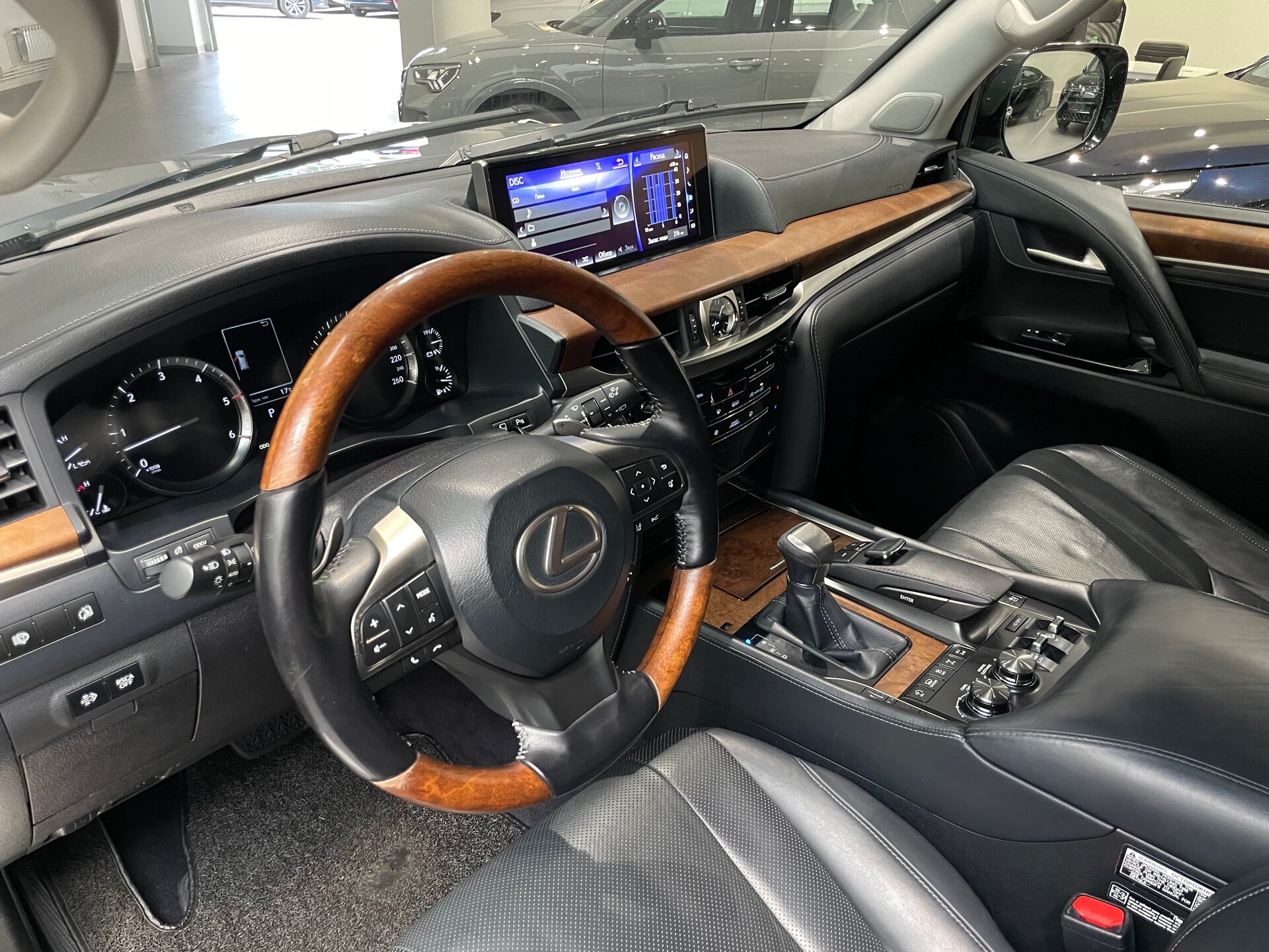 Автомобиль Lexus LX 450d 4.5d AT (272 л.с.) 4WD - 7