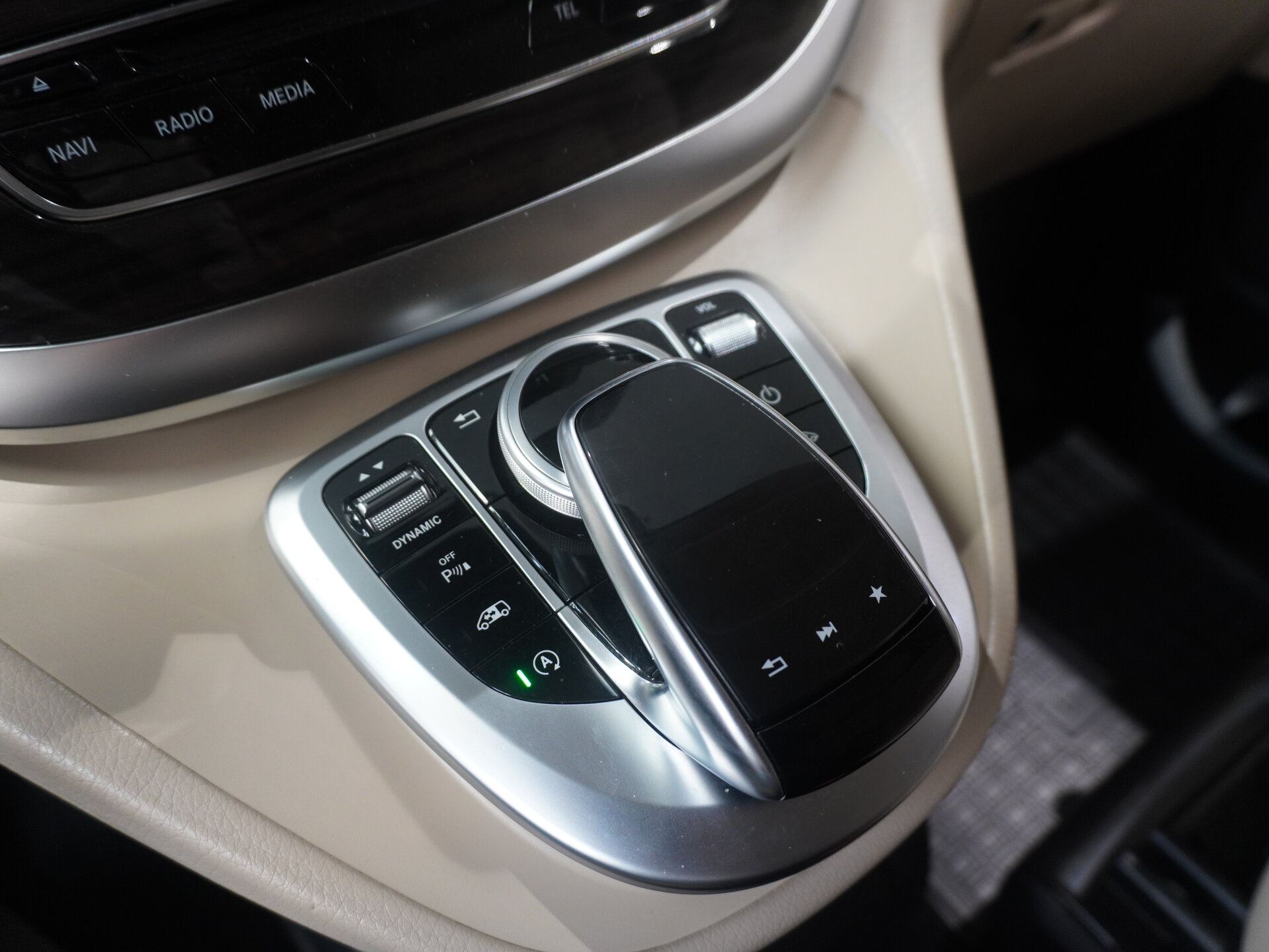 Автомобиль Mercedes-Benz V-Класс 250 d длинный 2.1d AT (190 л.с.) 4WD - 19