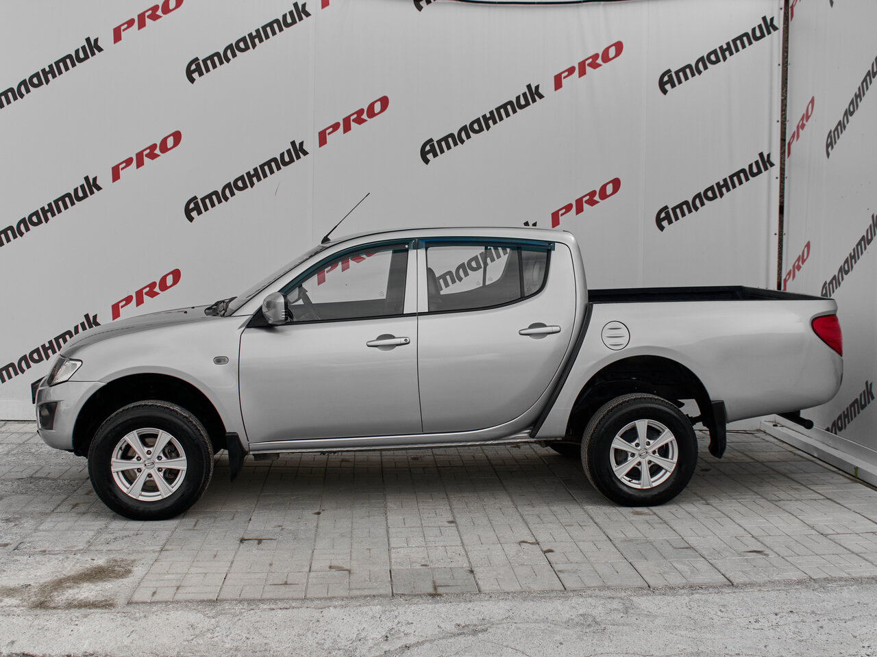 Купить Mitsubishi L200 2.5d MT (136 л.с.) 4WD, 2013 в Екатеренбурге