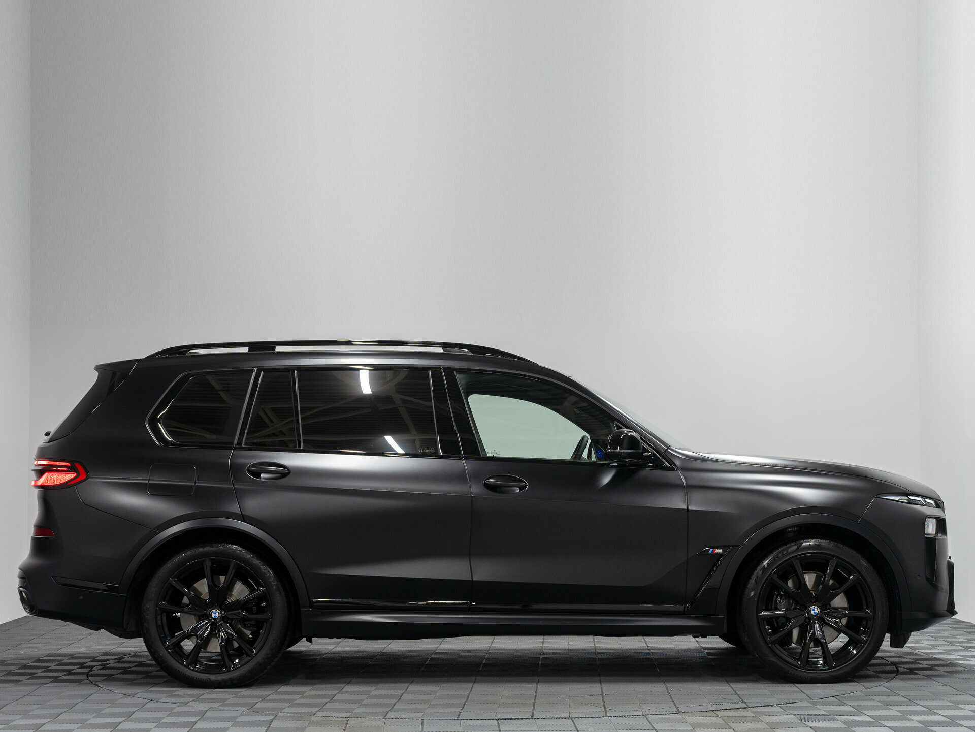 Автомобиль BMW X7 M60i 4.4 AT (530 л.с.) 4WD - 4