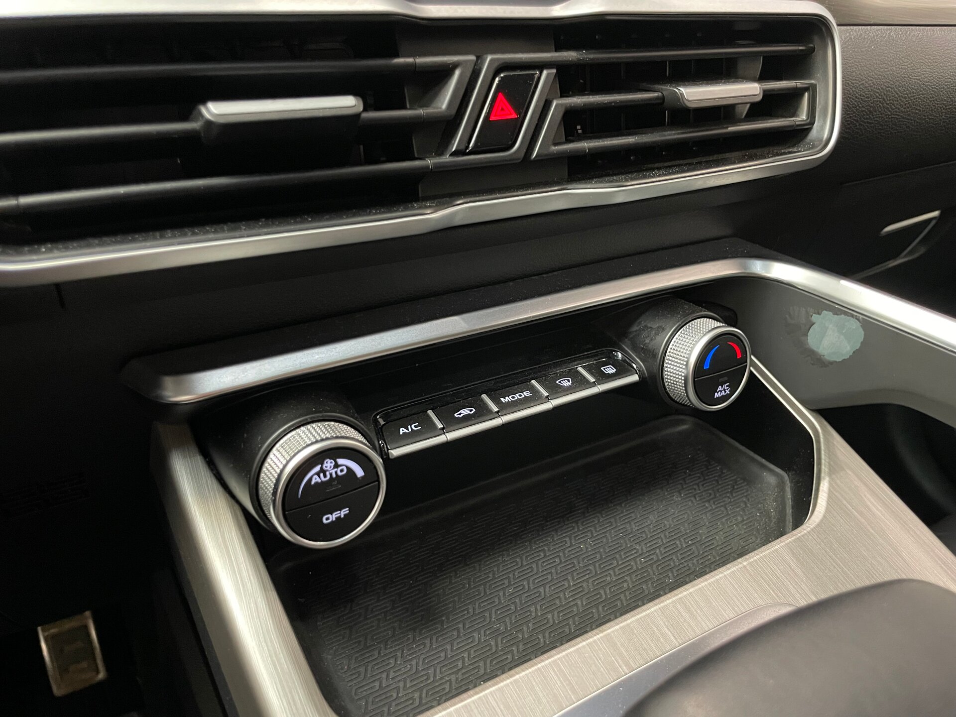 Автомобиль Geely Coolray 1.5 AMT (150 л.с.) - 18