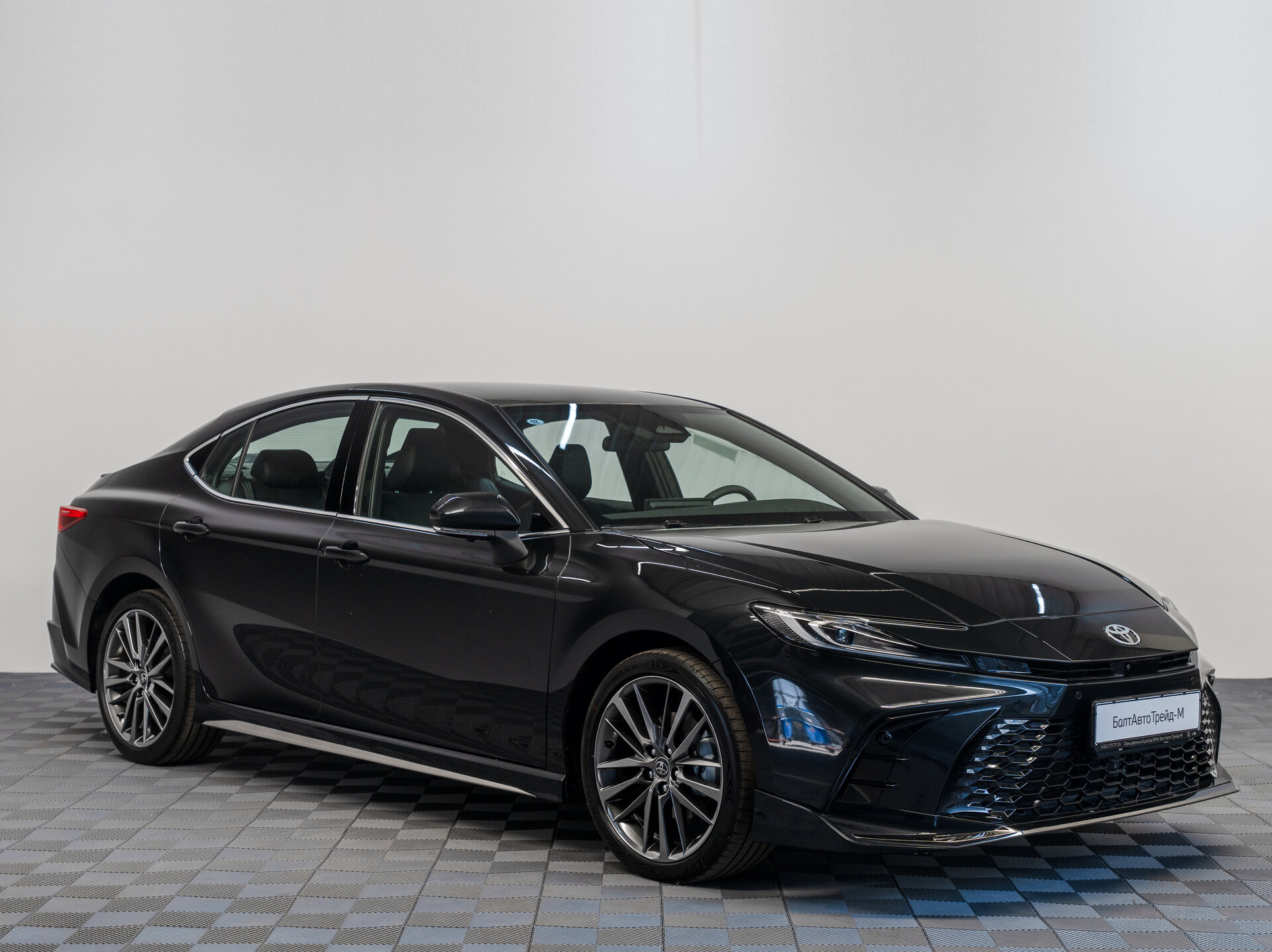 Автомобиль Toyota Camry 2.0hyb CVT (231 л.с.) - 3