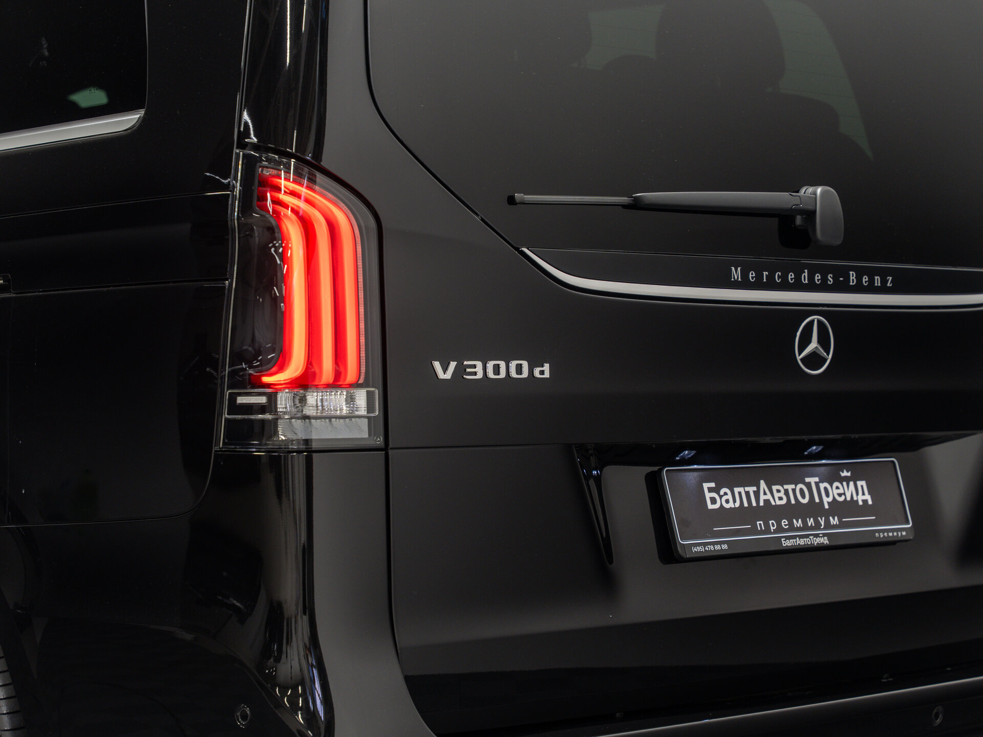Автомобиль Mercedes-Benz V-Класс 300 d экстра длинный 2.0d AT (237 л.с.) 4WD - 13