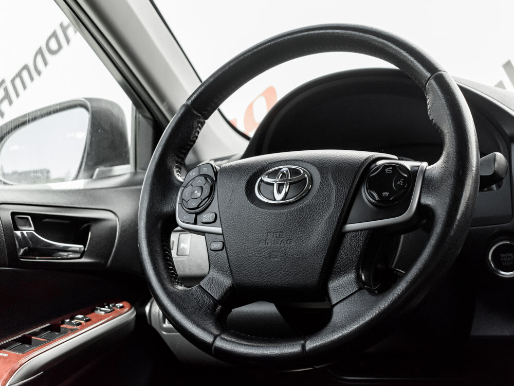Купить Toyota Camry 2.5 AT (181 л.с.), 2013 в Екатеренбурге