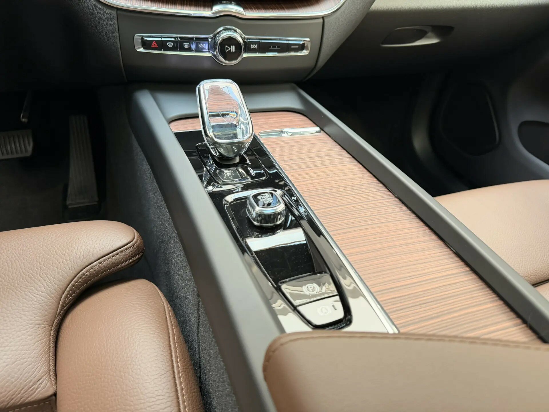 Автомобиль Volvo XC60 2.0 AT (250 л.с.) 4WD - 14