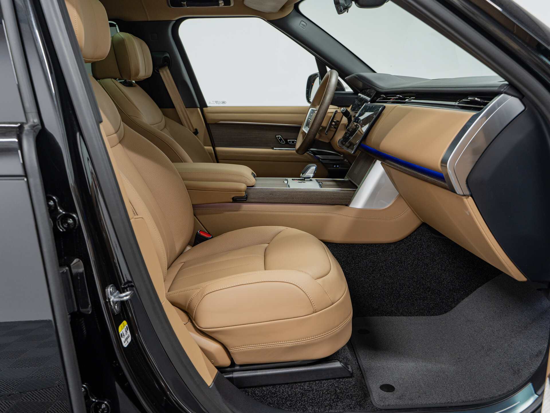 Автомобиль Land Rover Range Rover P400 MHEV 3.0 AT (400 л.с.) 4WD - 13