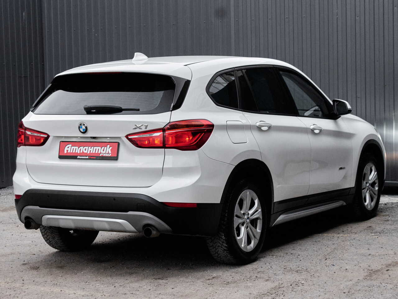 Купить BMW X1 20i xDrive 2.0 AT (192 л.с.) 4WD, 2016 в Екатеренбурге