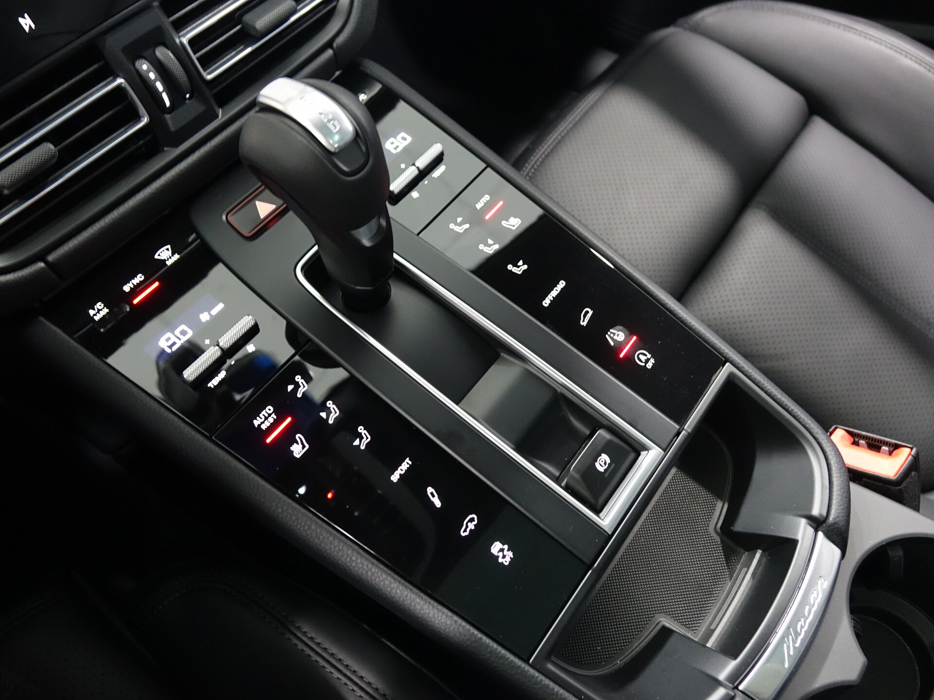 Автомобиль Porsche Macan 2.0 AMT (265 л.с.) 4WD - 16