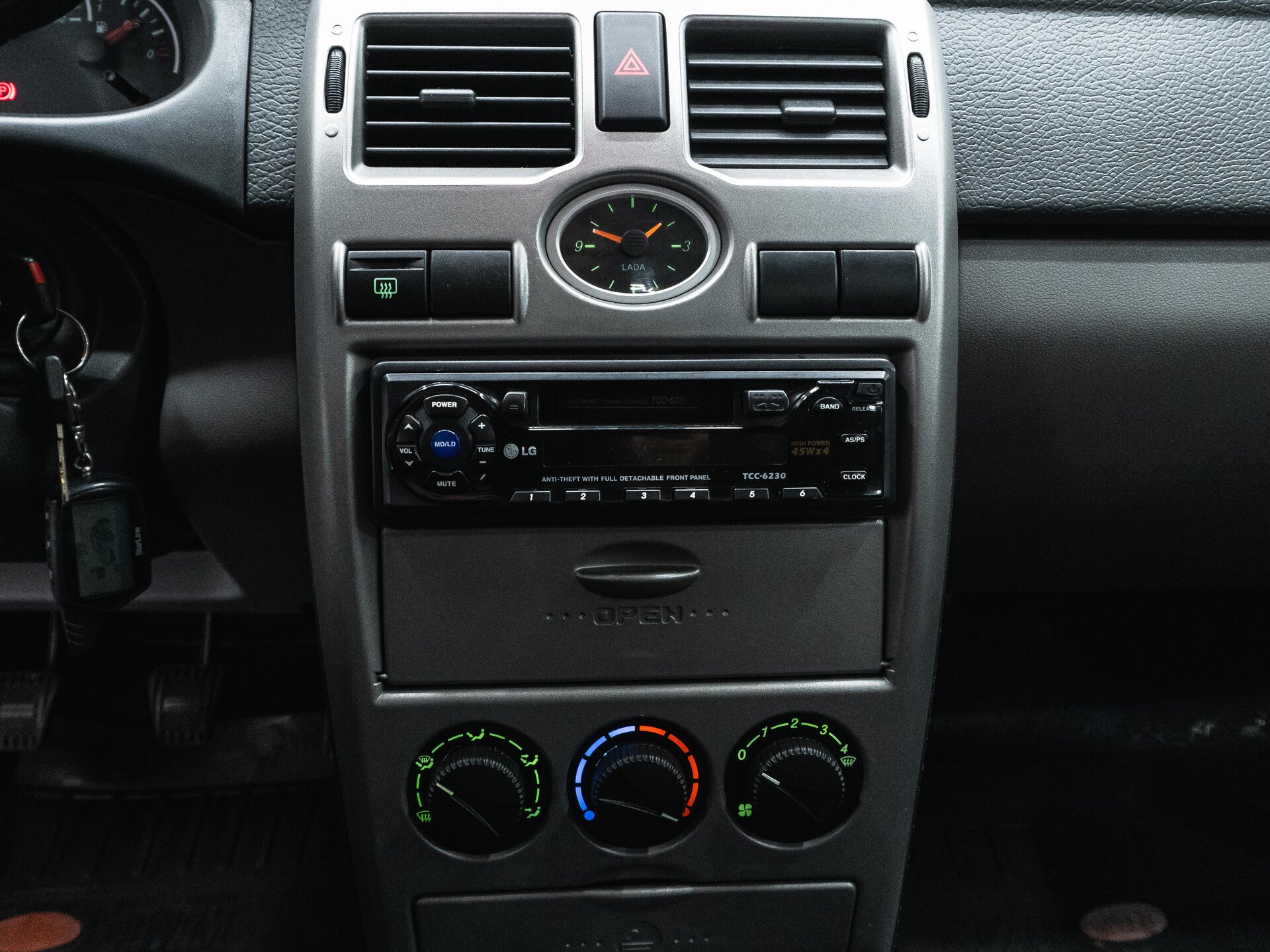 LADA (ВАЗ) Priora 2011 19