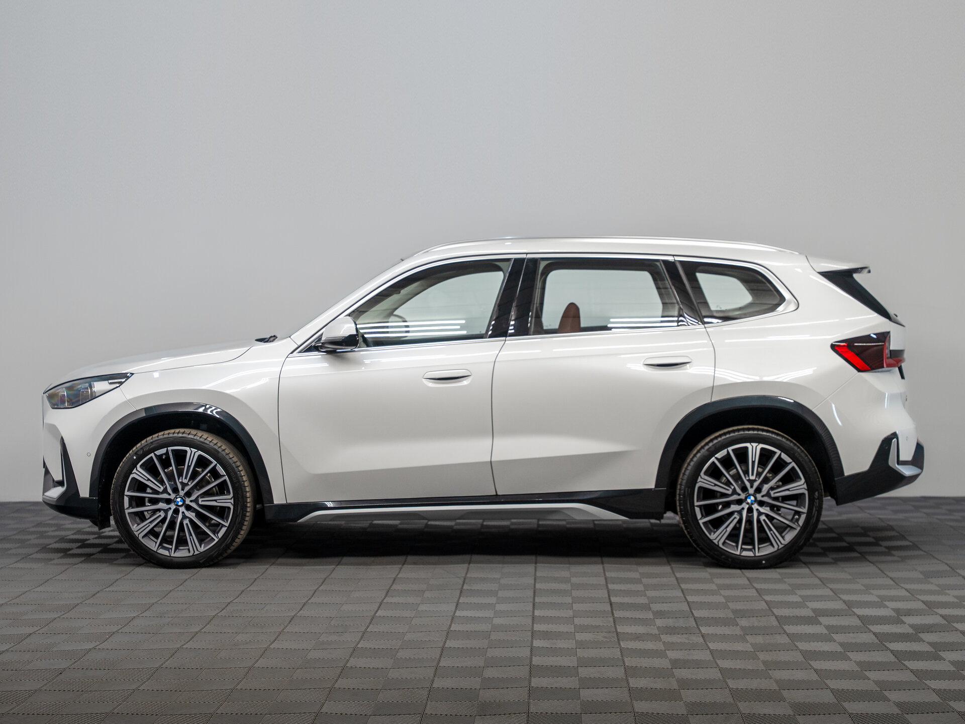 Автомобиль BMW X1 25Li xDrive 2.0 AMT (204 л.с.) 4WD - 8