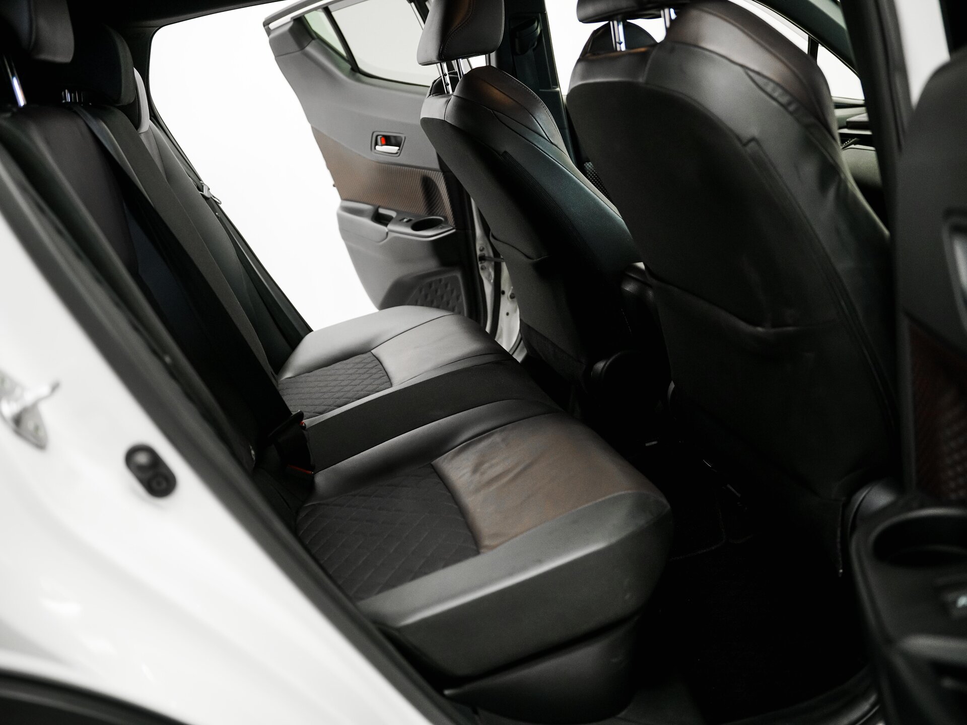 Toyota C-HR 2017 29