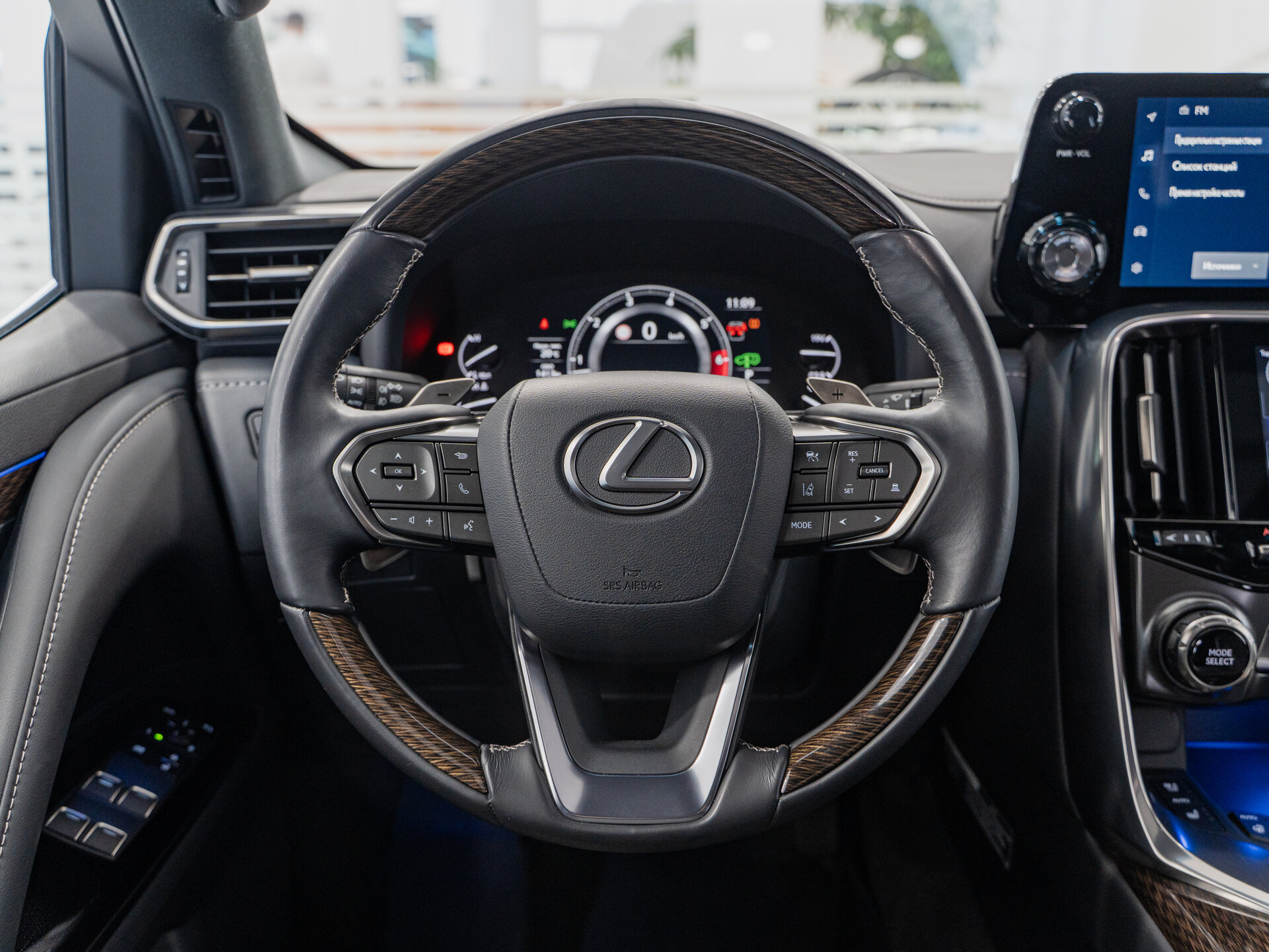 Автомобиль Lexus LX 600 3.4 AT (415 л.с.) 4WD - 11