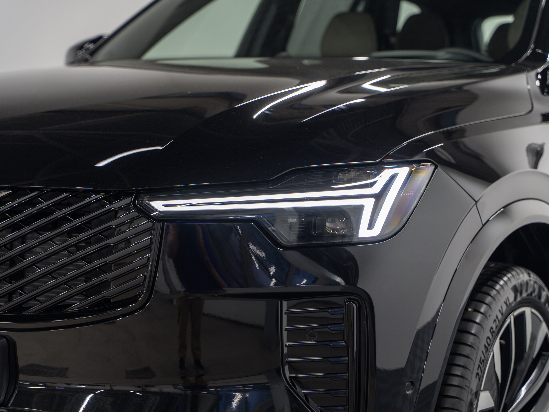 Автомобиль Volvo XC90 B6 2.0 AT (300 л.с.) 4WD - 2