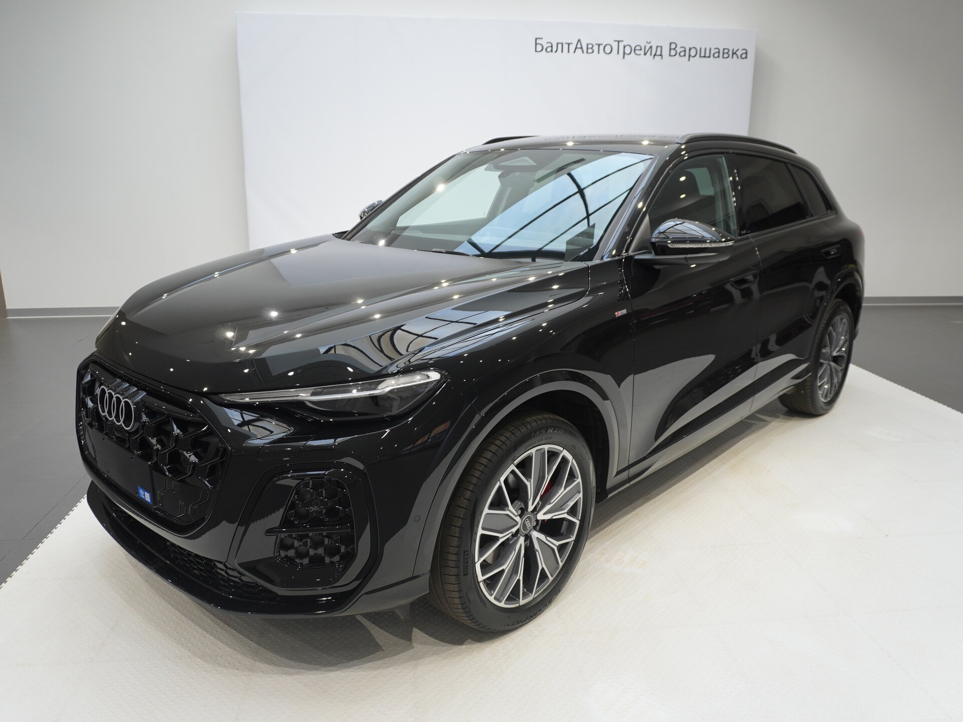 Автомобиль Audi Q5 L 2.0 AMT (204 л.с.) 4WD - 4