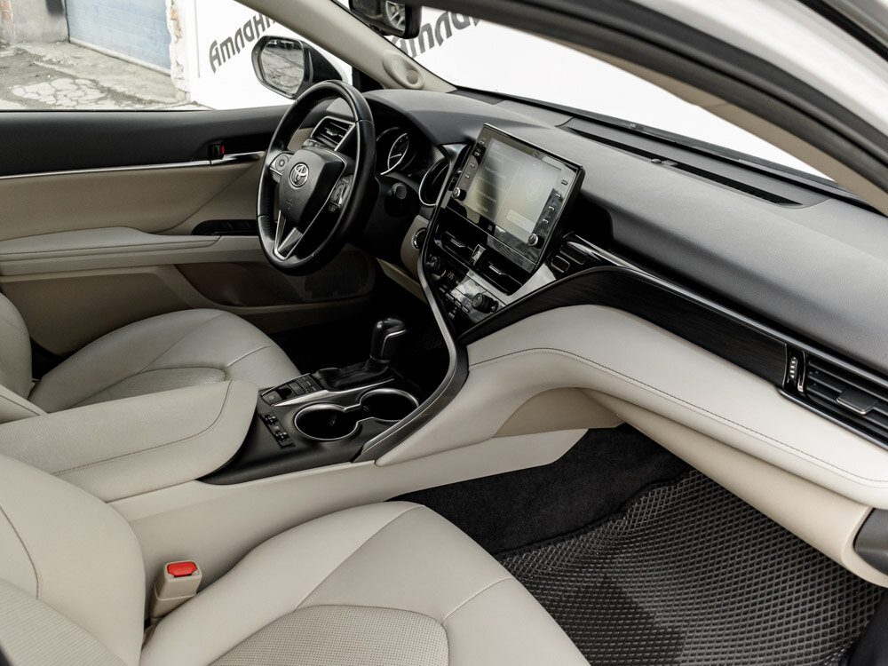 Купить Toyota Camry 3.5 AT (249 л.с.), 2022 в Екатеренбурге