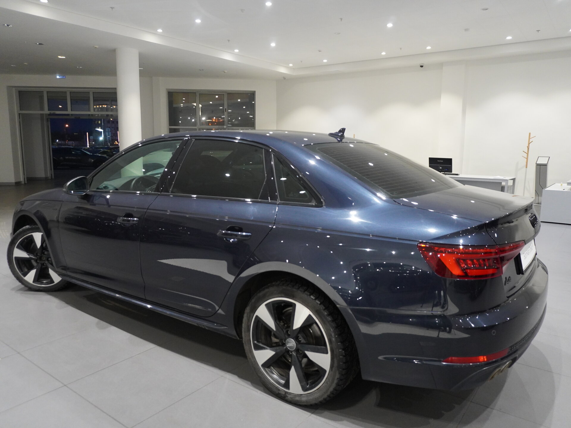 Автомобиль Audi A4 2.0d AMT (190 л.с.) 4WD - 6