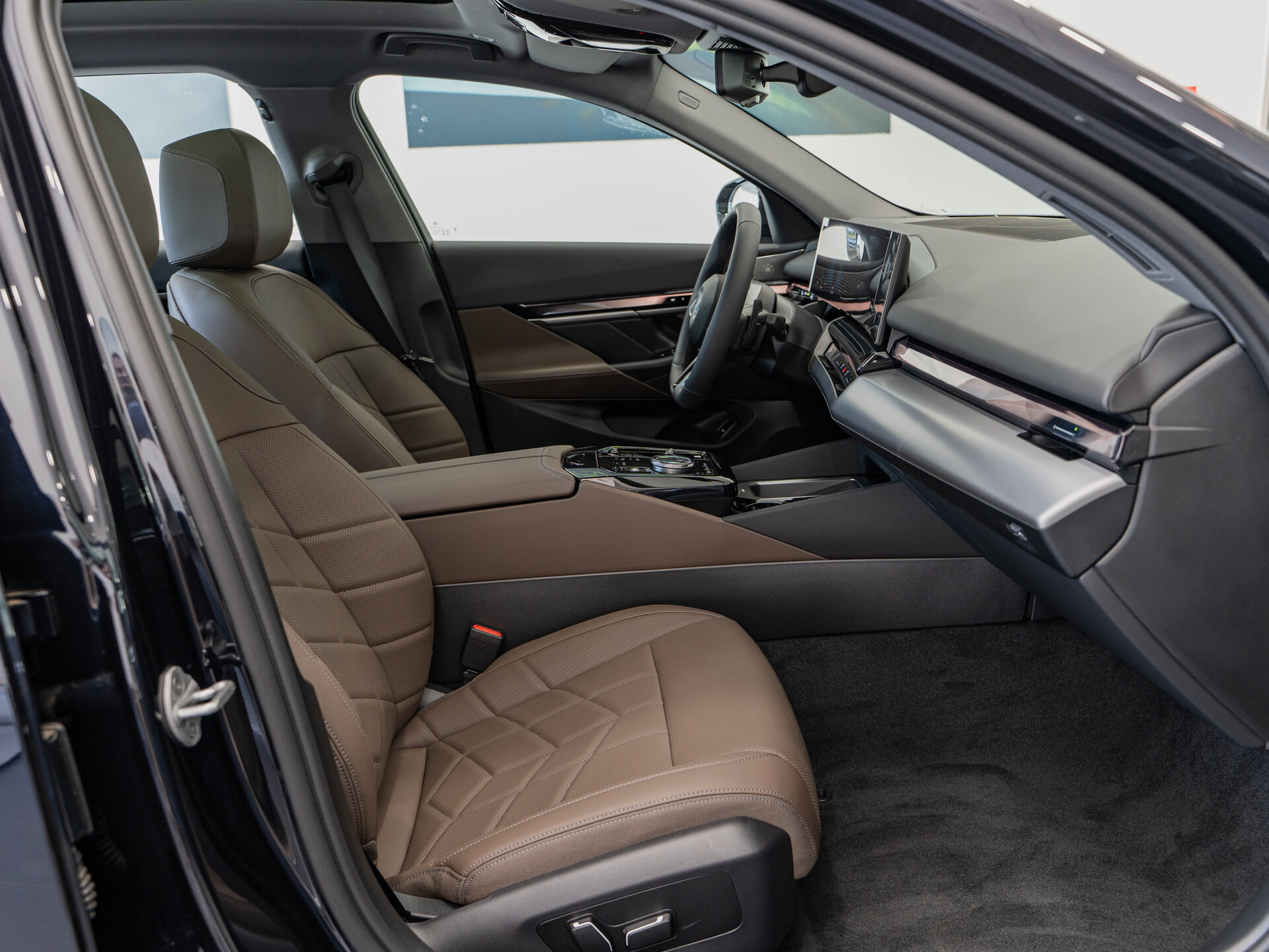 Автомобиль BMW 5 серии 530Li xDrive 2.0 AT (258 л.с.) 4WD - 8