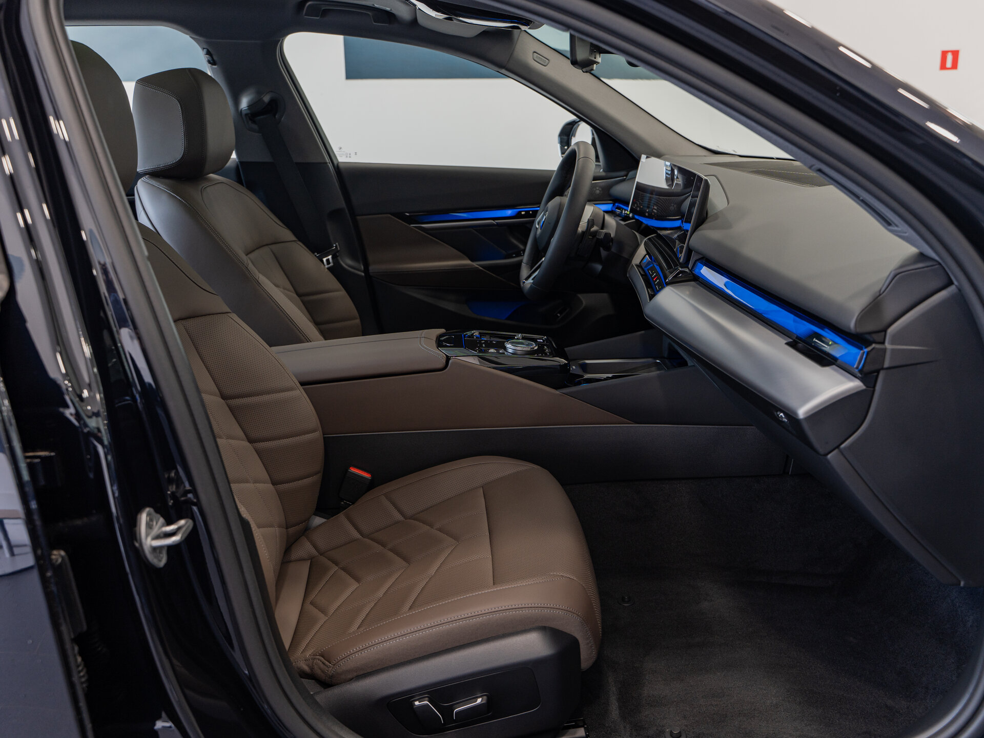 Автомобиль BMW 5 серии 530Li xDrive 2.0 AT (258 л.с.) 4WD - 8