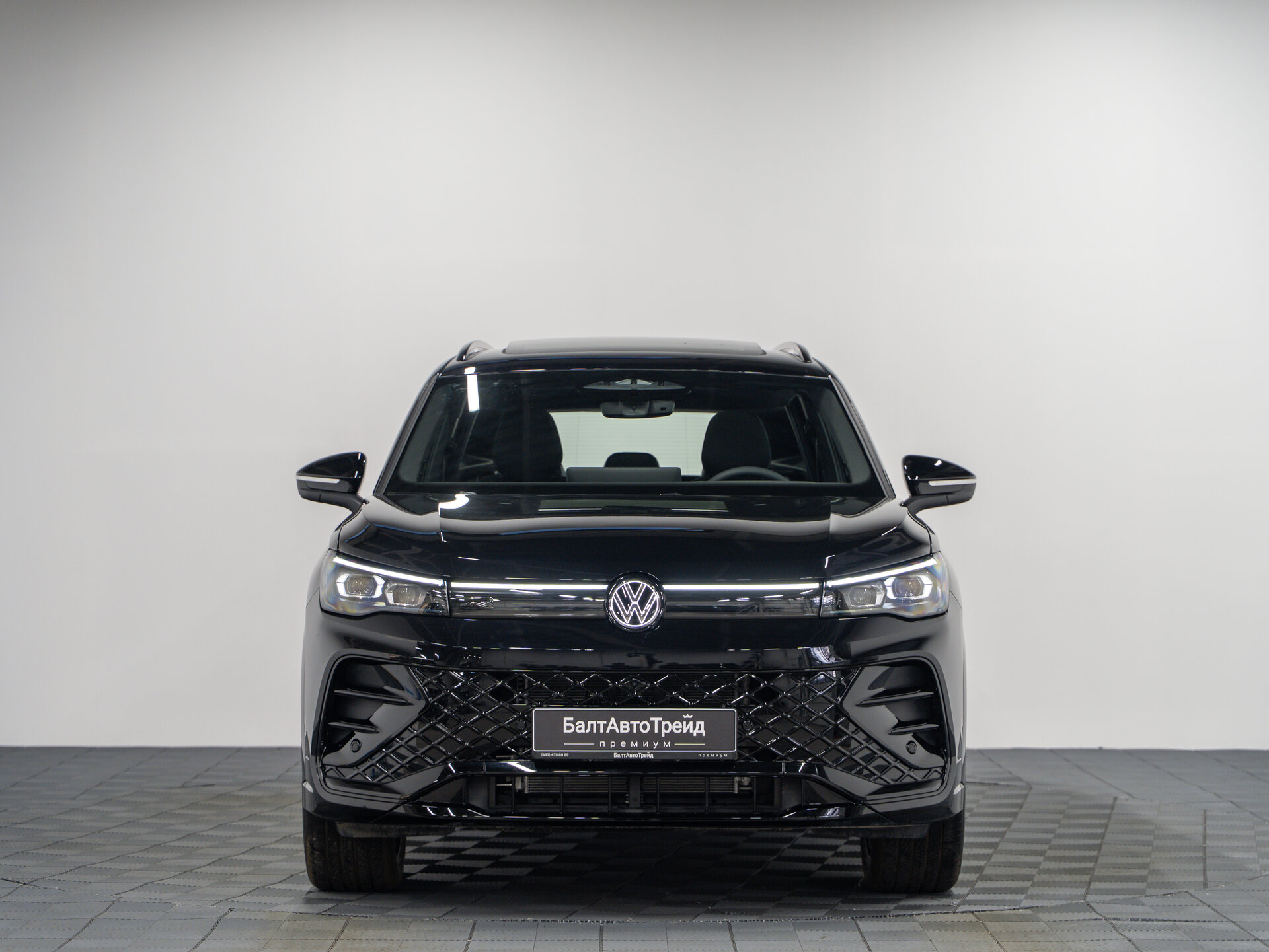 Автомобиль Volkswagen Tiguan L Pro 2.0 AMT (220 л.с.) 4WD - 4