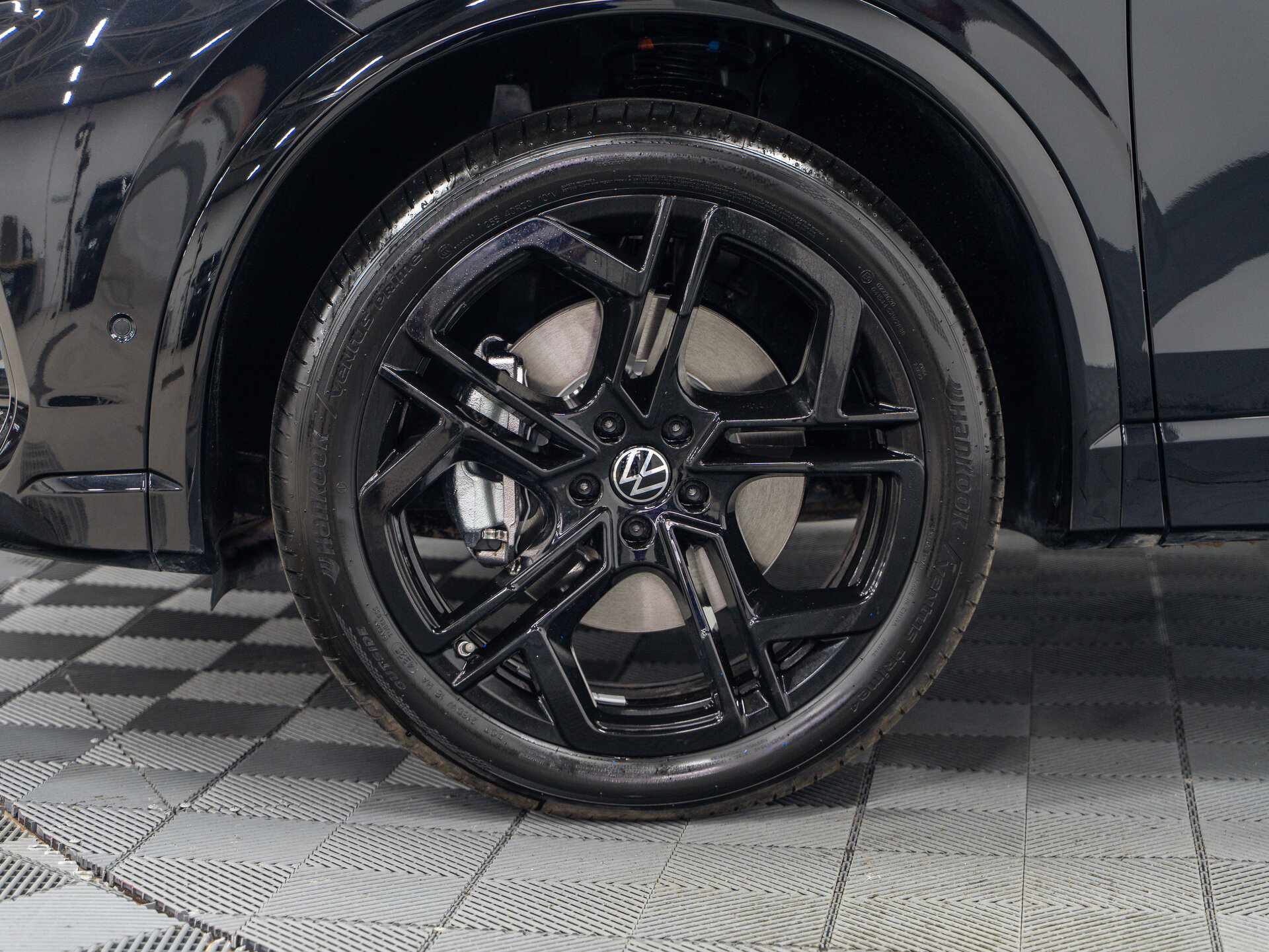 Автомобиль Volkswagen Tiguan L Pro 2.0 AMT (220 л.с.) 4WD - 3