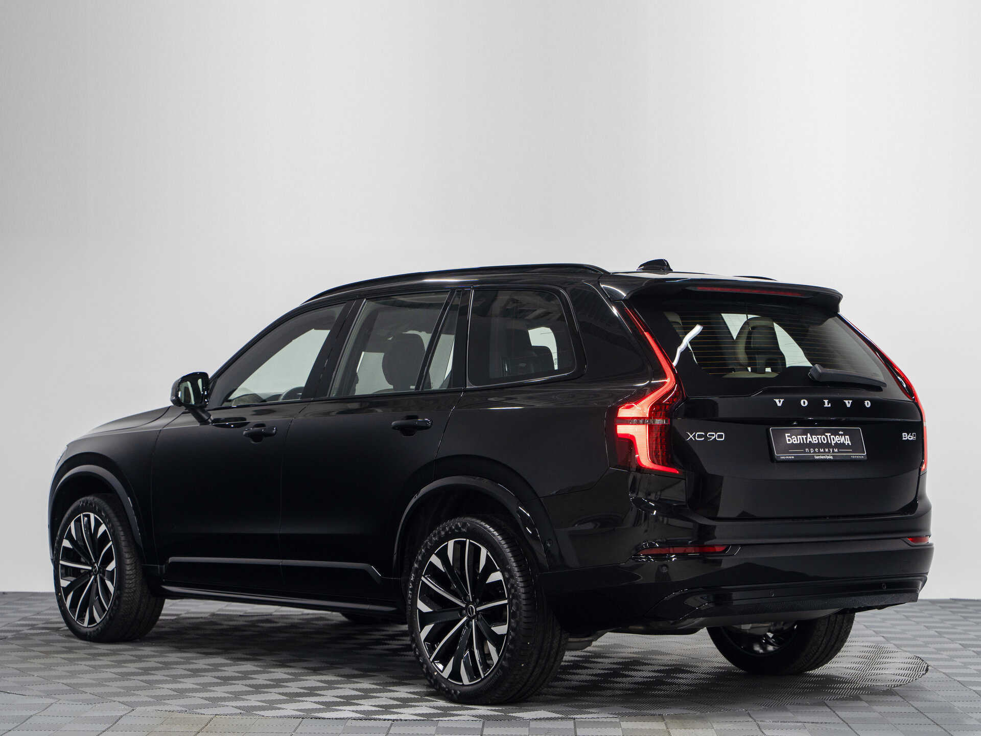 Автомобиль Volvo XC90 B6 2.0 AT (300 л.с.) 4WD - 9