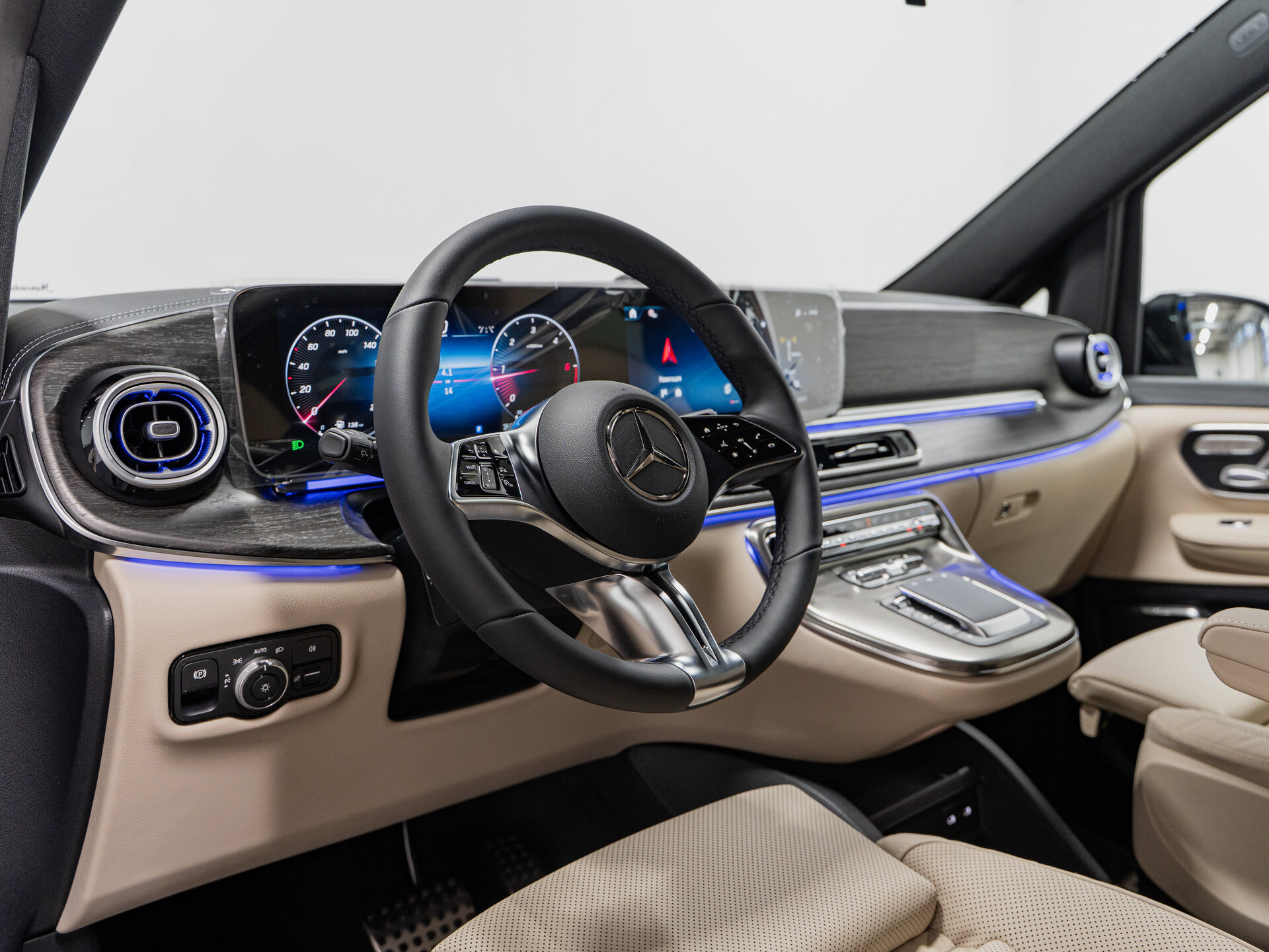 Автомобиль Mercedes-Benz V-Класс 300 d экстра длинный 2.0d AT (237 л.с.) 4WD - 11