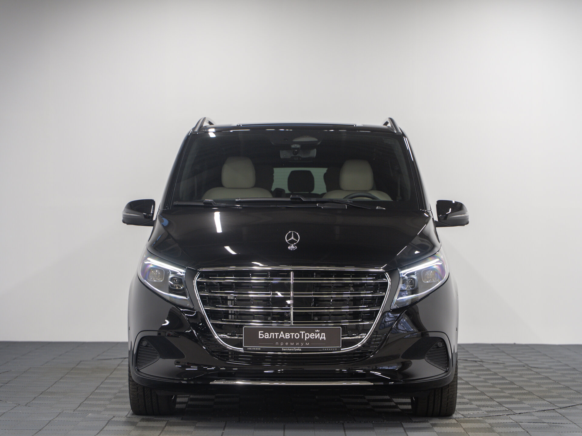 Автомобиль Mercedes-Benz V-Класс 300 d экстра длинный 2.0d AT (237 л.с.) 4WD - 3