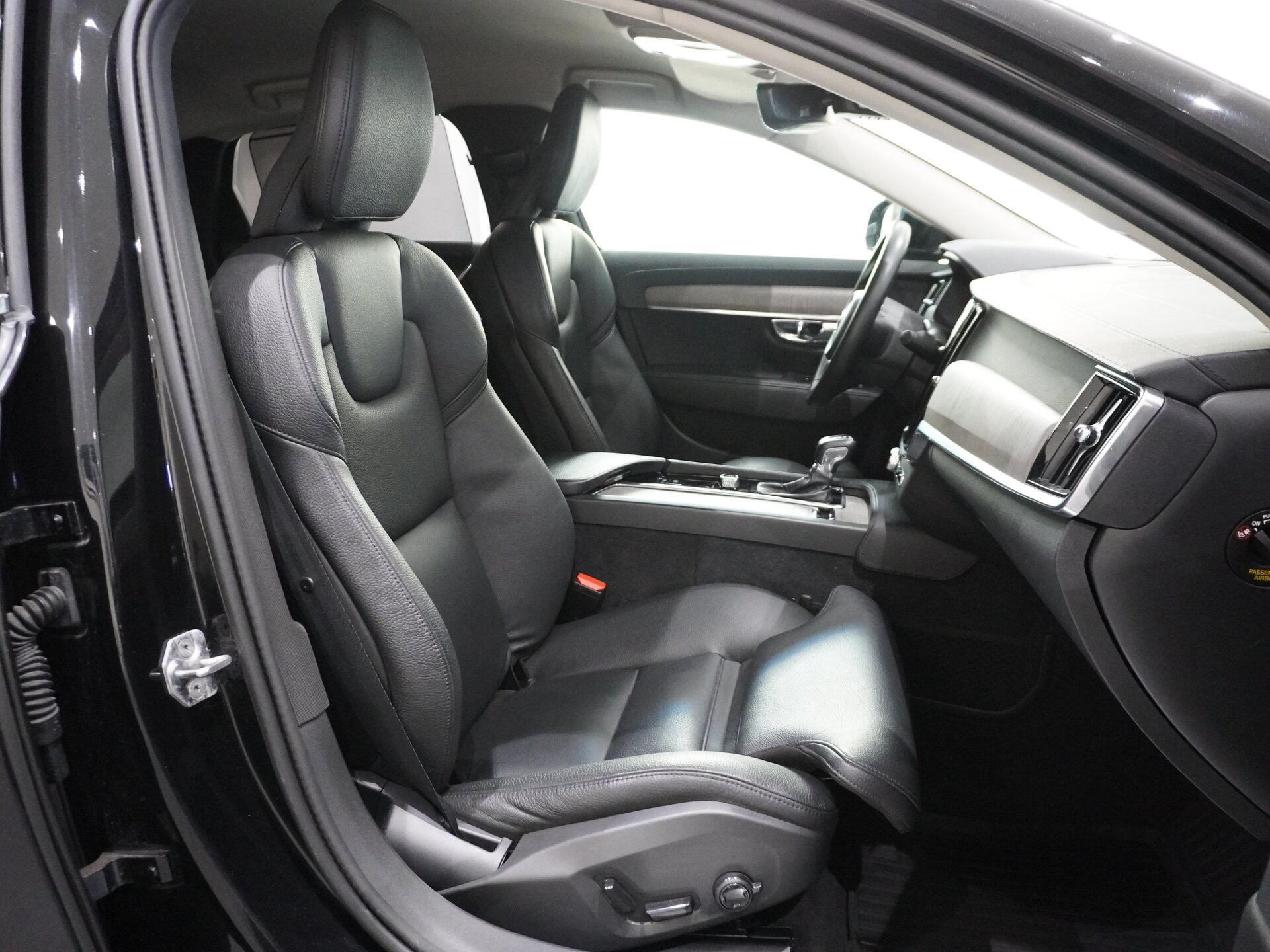 Автомобиль Volvo S90 2.0 AT (190 л.с.) - 15