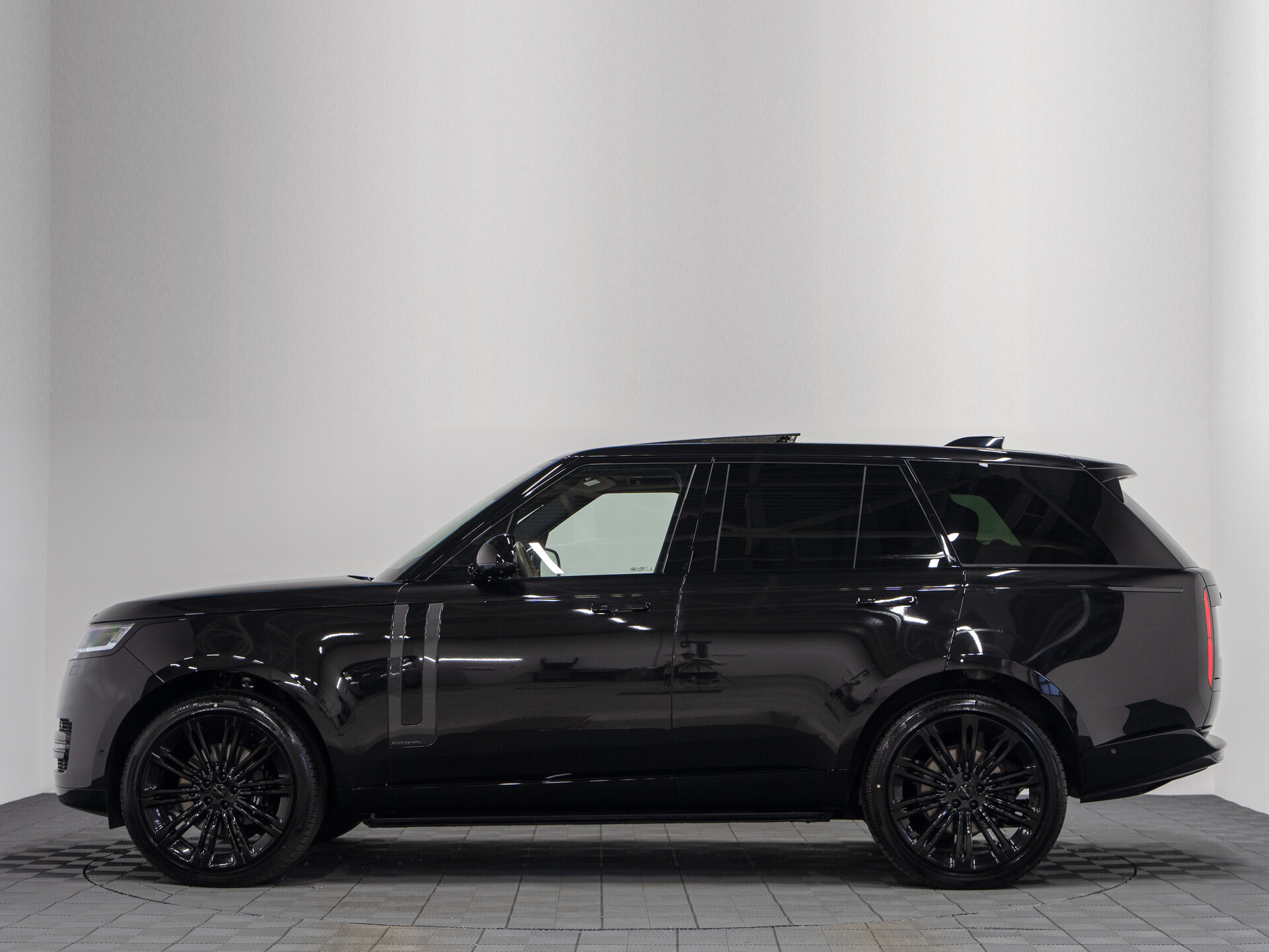 Автомобиль Land Rover Range Rover P400 MHEV 3.0 AT (400 л.с.) 4WD - 11