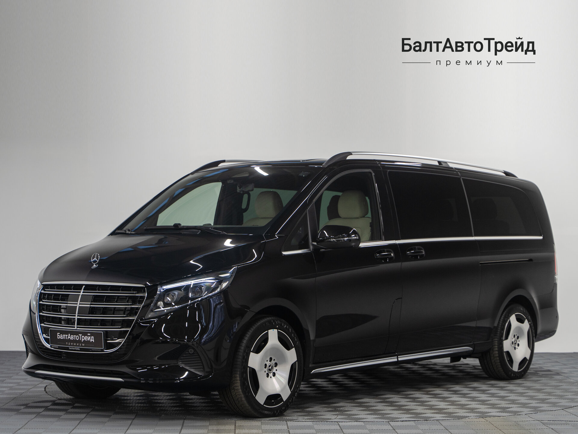 Автомобиль Mercedes-Benz V-Класс 300 d экстра длинный 2.0d AT (237 л.с.) 4WD - 1