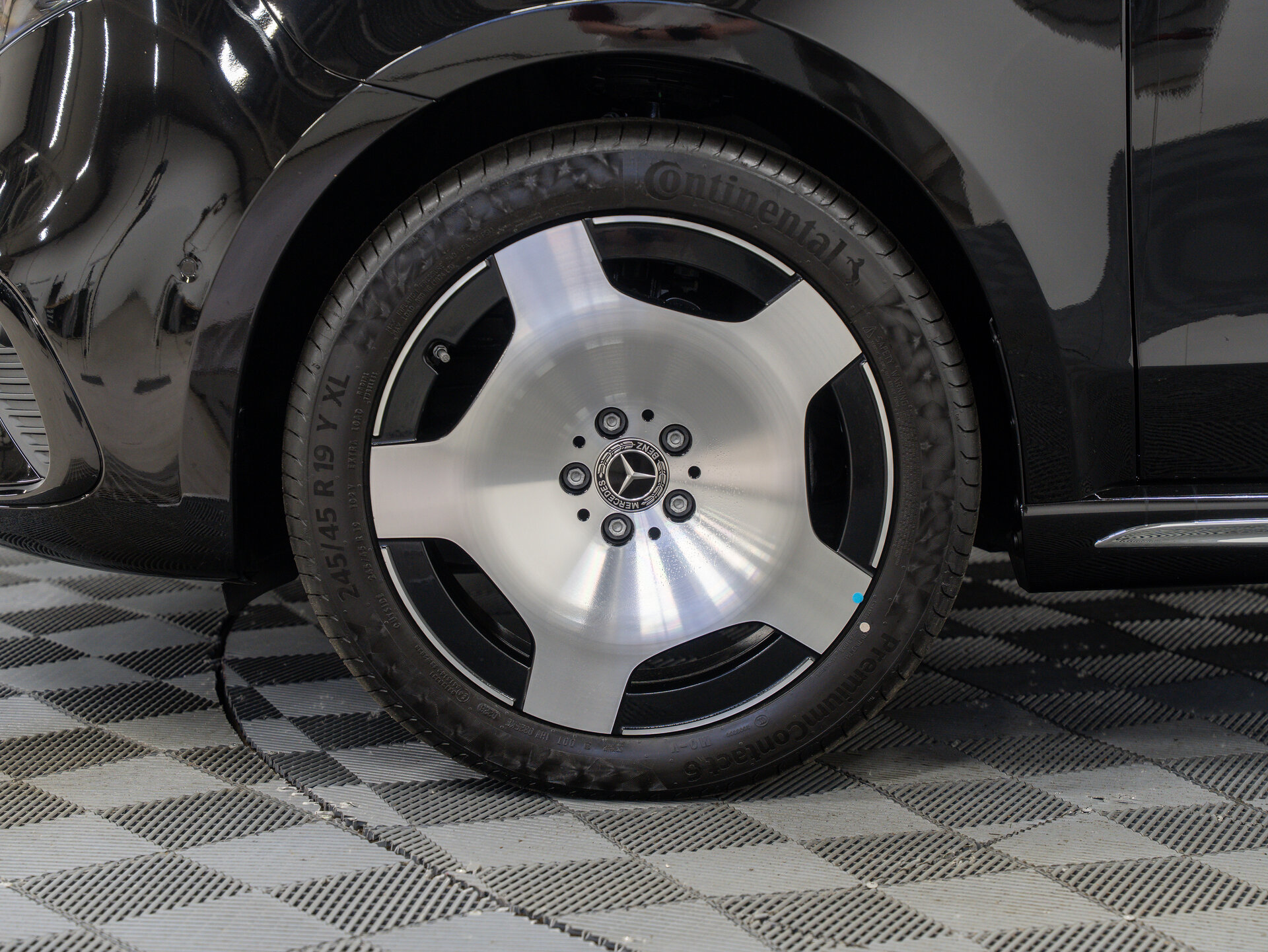 Автомобиль Mercedes-Benz V-Класс 300 d экстра длинный 2.0d AT (237 л.с.) 4WD - 3