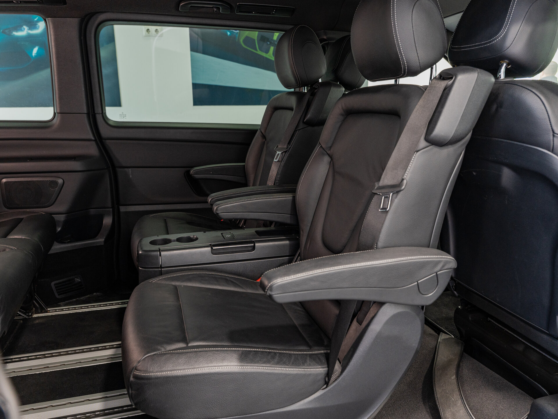 Автомобиль Mercedes-Benz V-Класс 250 d длинный 2.1d AT (190 л.с.) 4WD - 15