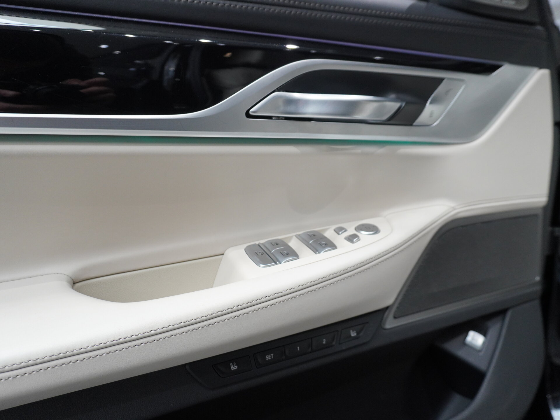 Автомобиль BMW 7 серии 740d xDrive 3.0d AT (320 л.с.) 4WD - 17