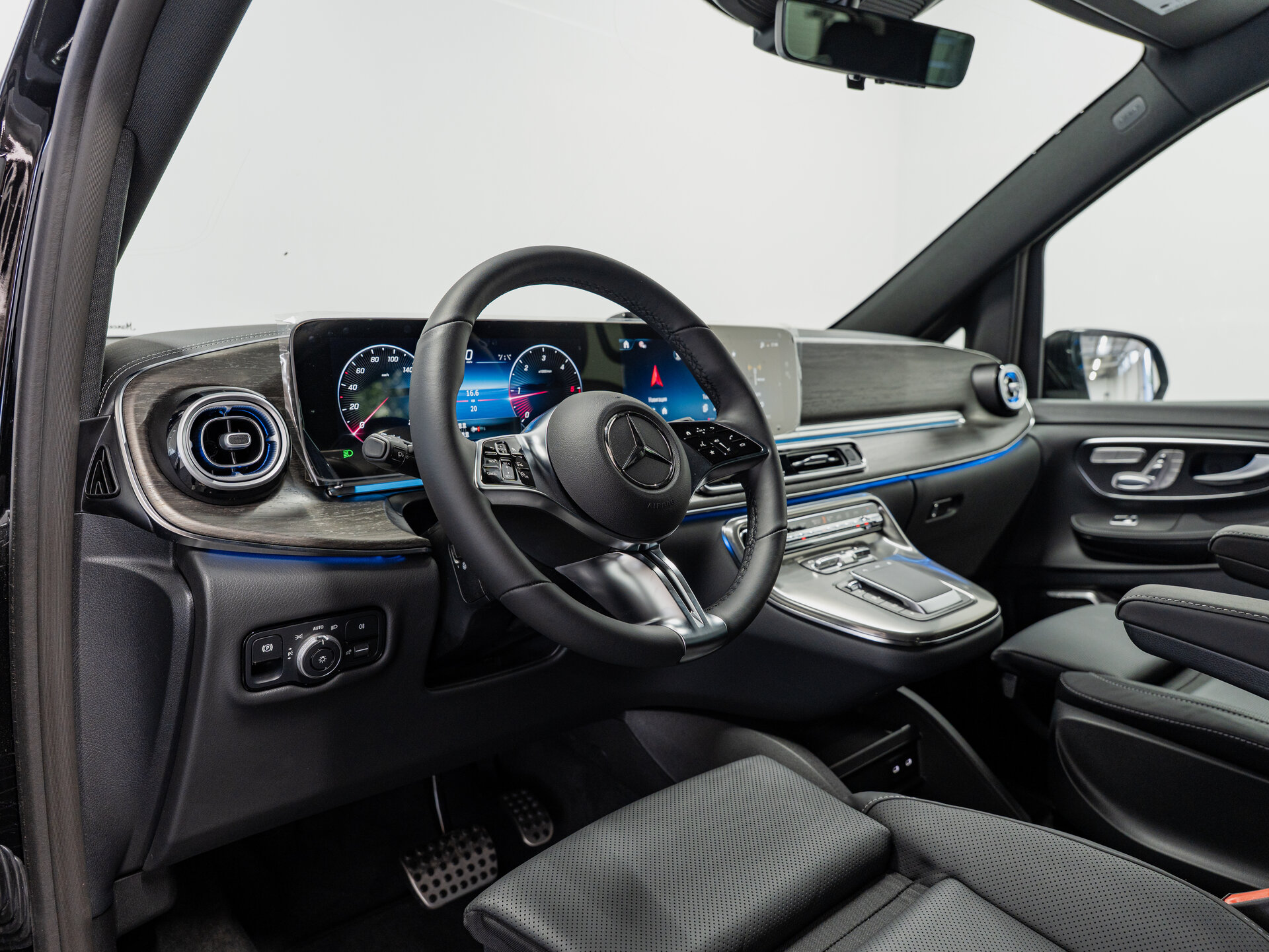 Автомобиль Mercedes-Benz V-Класс 300 d экстра длинный 2.0d AT (237 л.с.) 4WD - 15