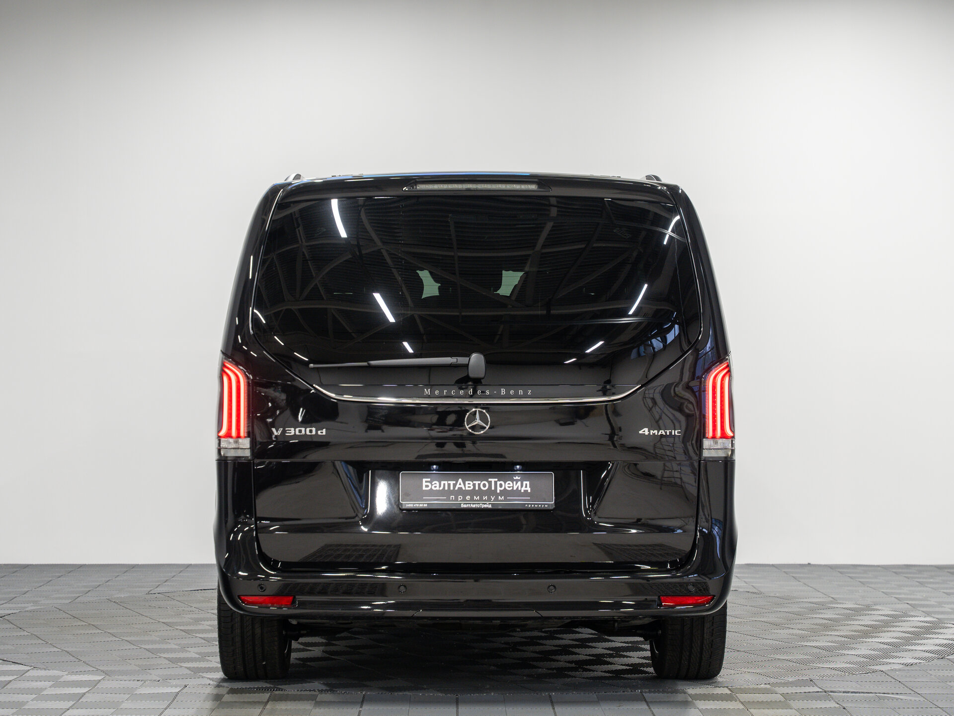 Автомобиль Mercedes-Benz V-Класс 300 d экстра длинный 2.0d AT (237 л.с.) 4WD - 8
