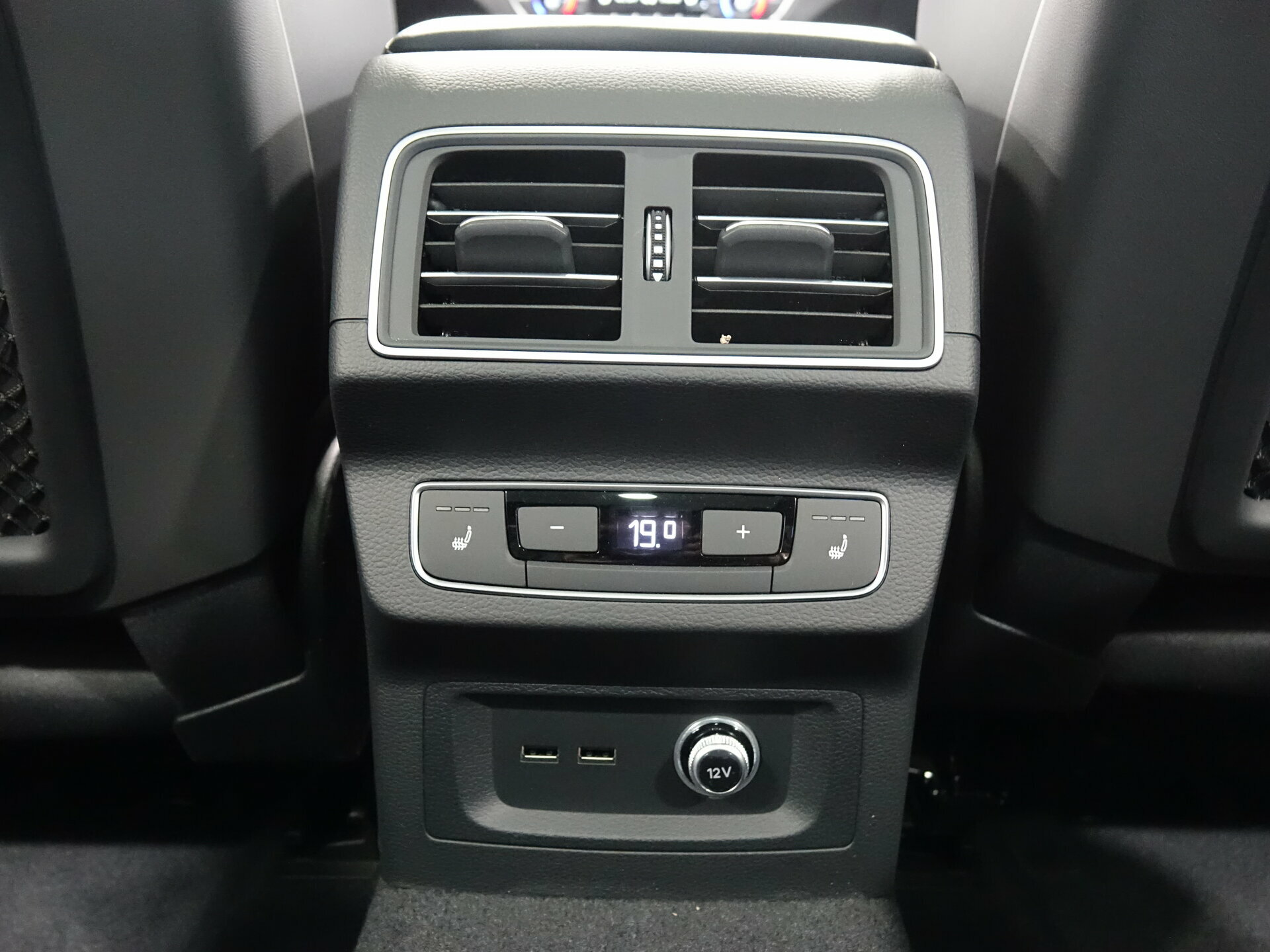 Автомобиль Audi Q5 L 45 TFSI 2.0 AMT (245 л.с.) 4WD - 19