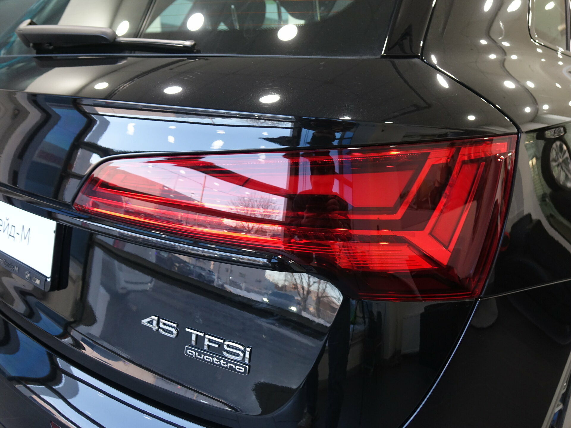 Автомобиль Audi Q5 L 45 TFSI 2.0 AMT (245 л.с.) 4WD - 8