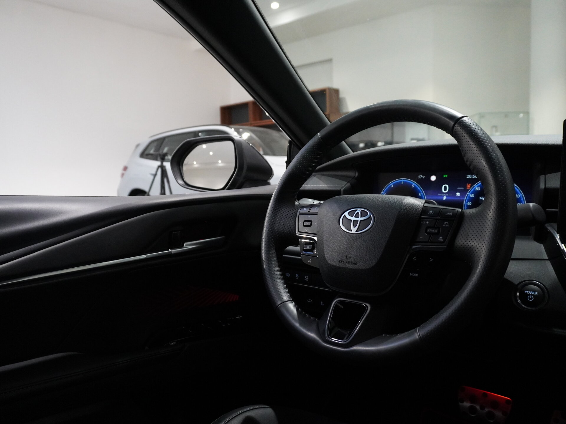 Автомобиль Toyota Camry 2.0hyb CVT (231 л.с.) - 16