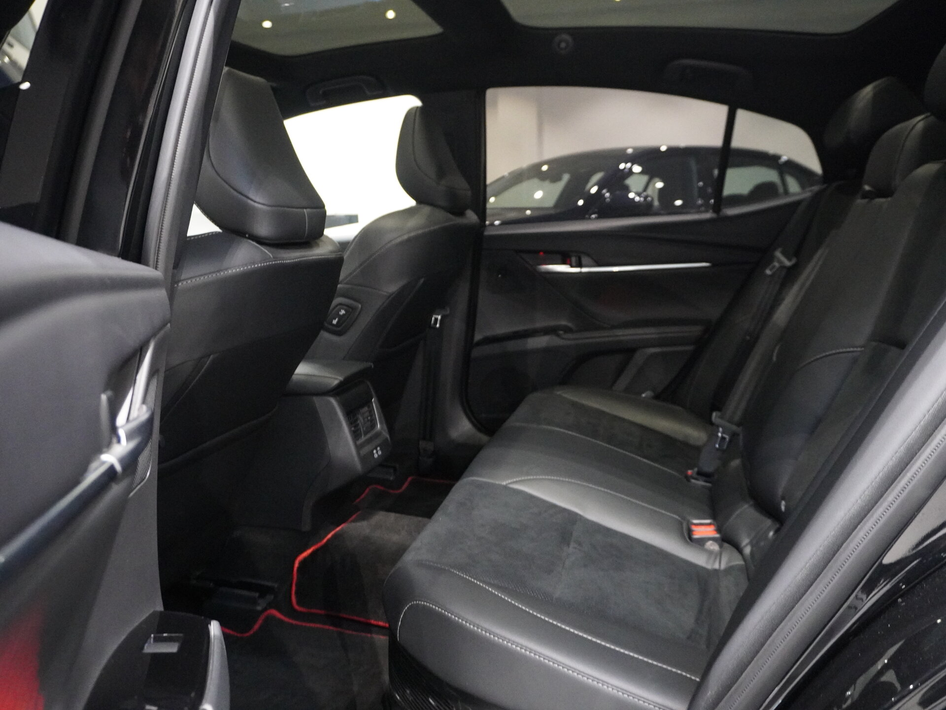 Автомобиль Toyota Camry 2.0hyb CVT (231 л.с.) - 9