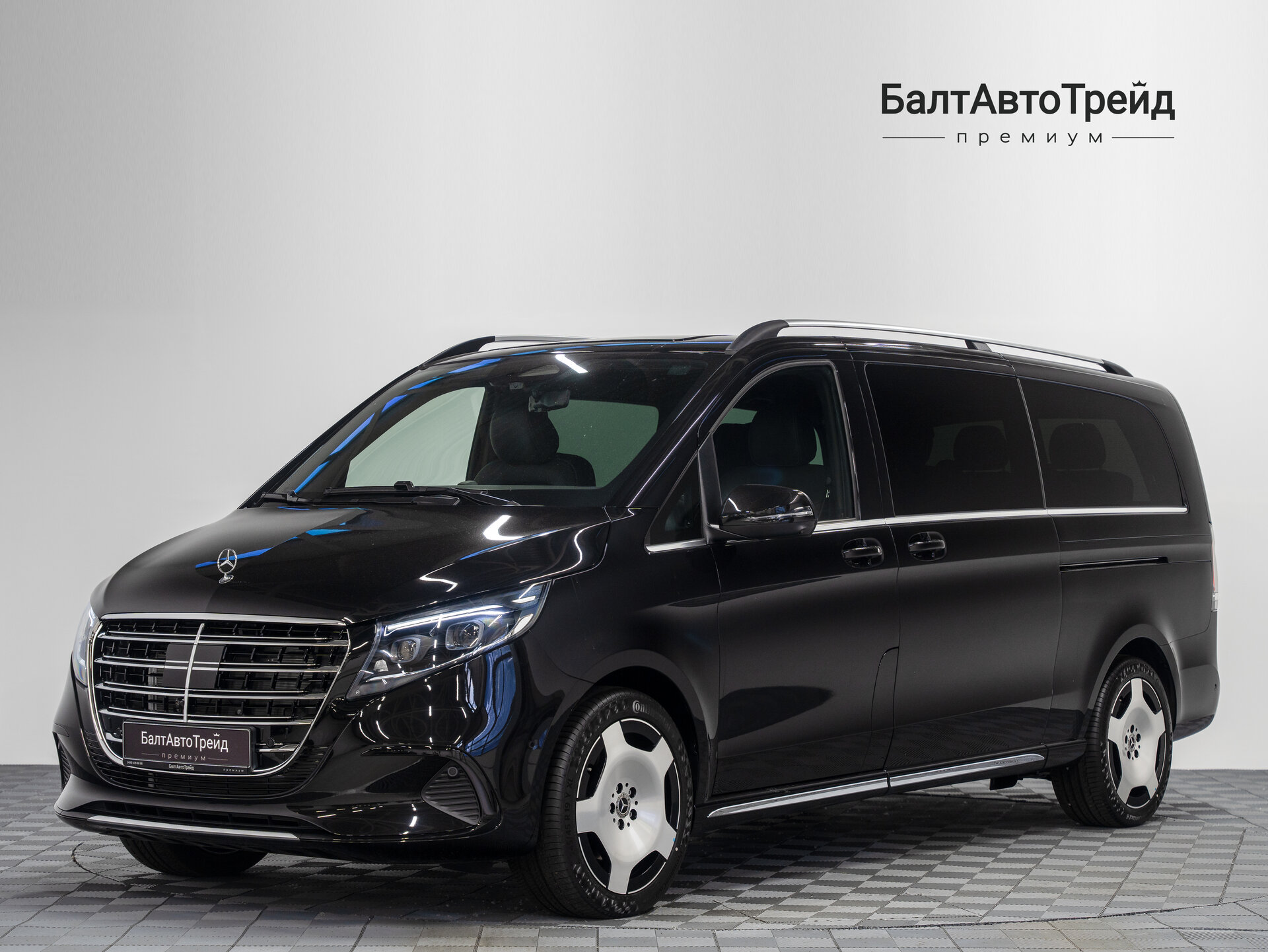 Автомобиль Mercedes-Benz V-Класс 300 d экстра длинный 2.0d AT (237 л.с.) 4WD - 1